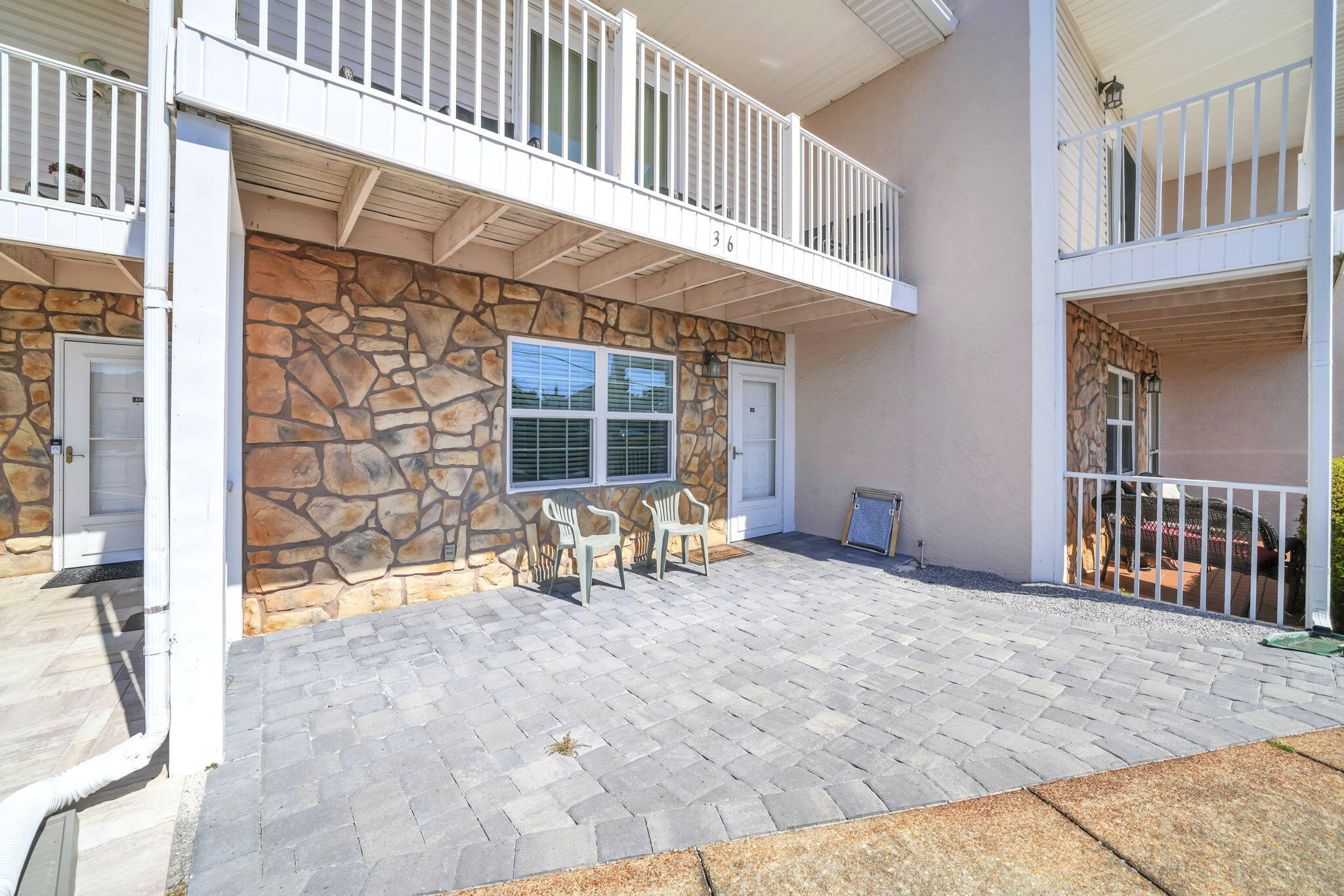 WOODLAND SHORES TOWNHOMES PHASE IV - Residential