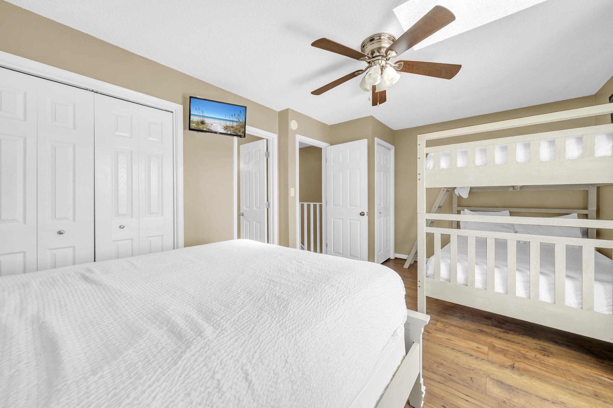 WOODLAND SHORES TOWNHOMES PHASE IV - Residential