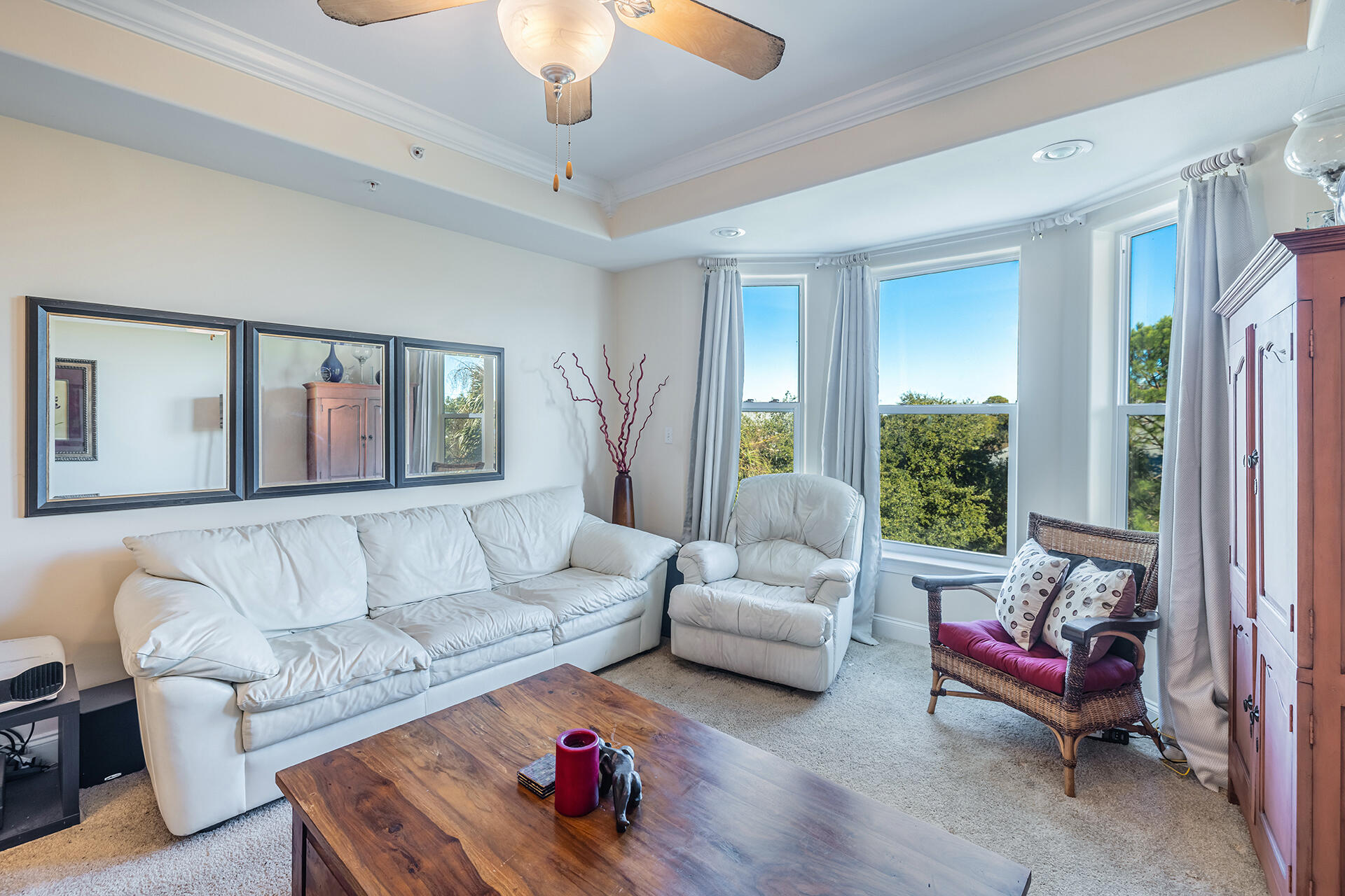 OLD BAY VILLAGE CONDO FLAT - Residential