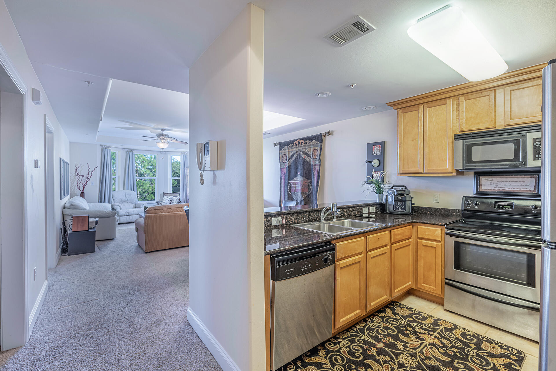OLD BAY VILLAGE CONDO FLAT - Residential