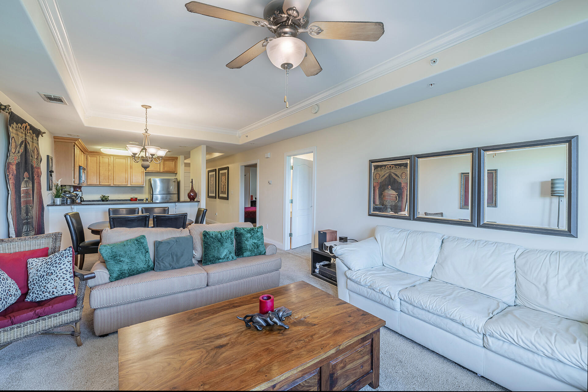OLD BAY VILLAGE CONDO FLAT - Residential