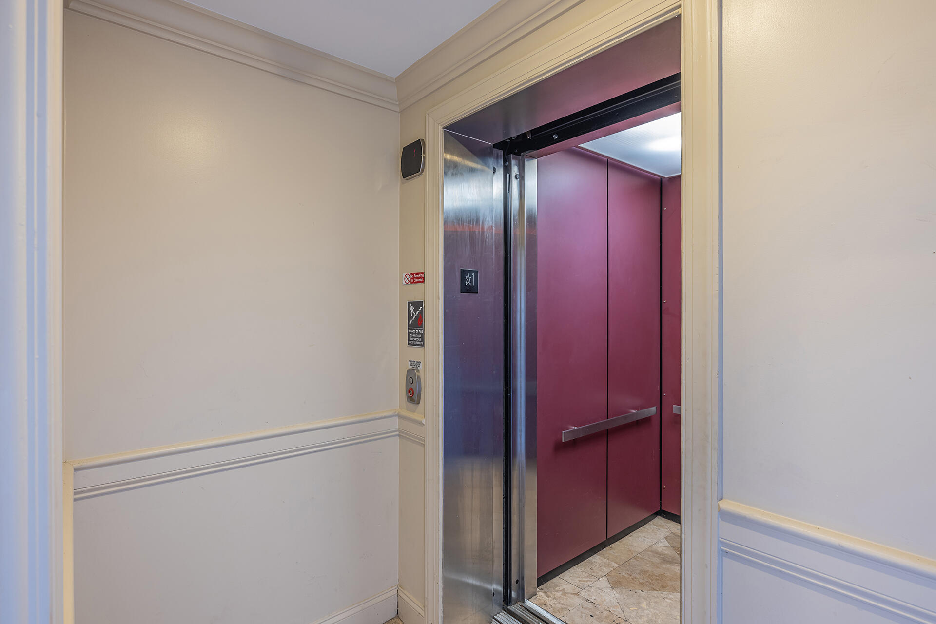 OLD BAY VILLAGE CONDO FLAT - Residential