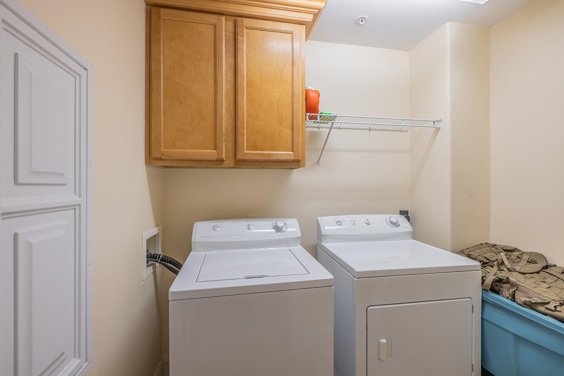OLD BAY VILLAGE CONDO FLAT - Residential