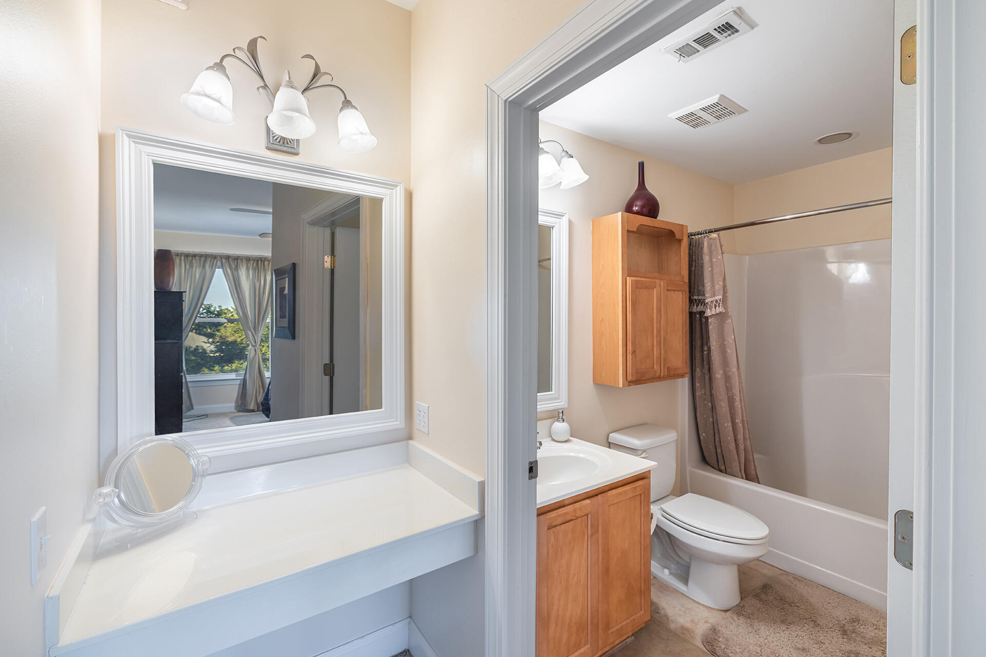 OLD BAY VILLAGE CONDO FLAT - Residential