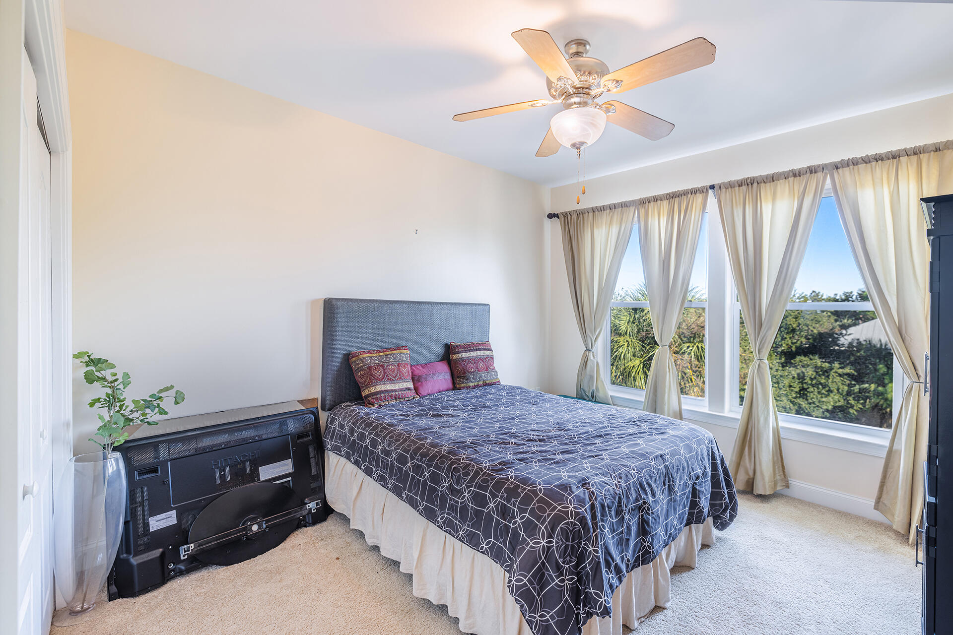 OLD BAY VILLAGE CONDO FLAT - Residential