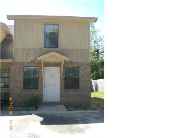 THIS WONDERFUL TOWNHOME IS CONVENIENTLY LOCATED JUST OFF RACETRACK ROAD AND WITHIN WALKING DISTANCE OF MIDDLE AND HIGH SCHOOLS. PETS ARE ALLOWED WITH A NON REFUNDABLE DEPOSIT AND SOME RESTRICTIONS. DON'T MISS THIS ONE!