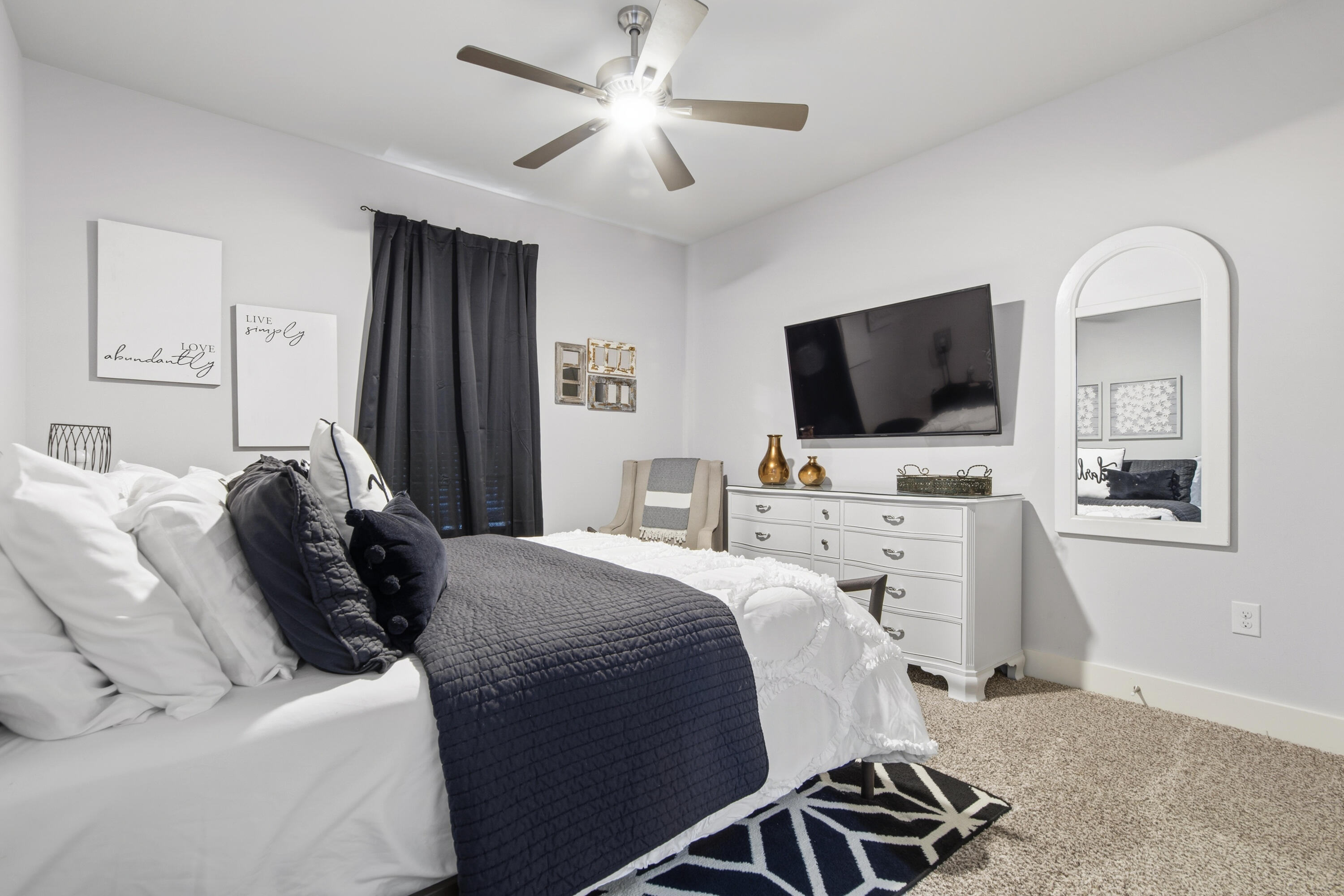 PARADISE COVE - Residential