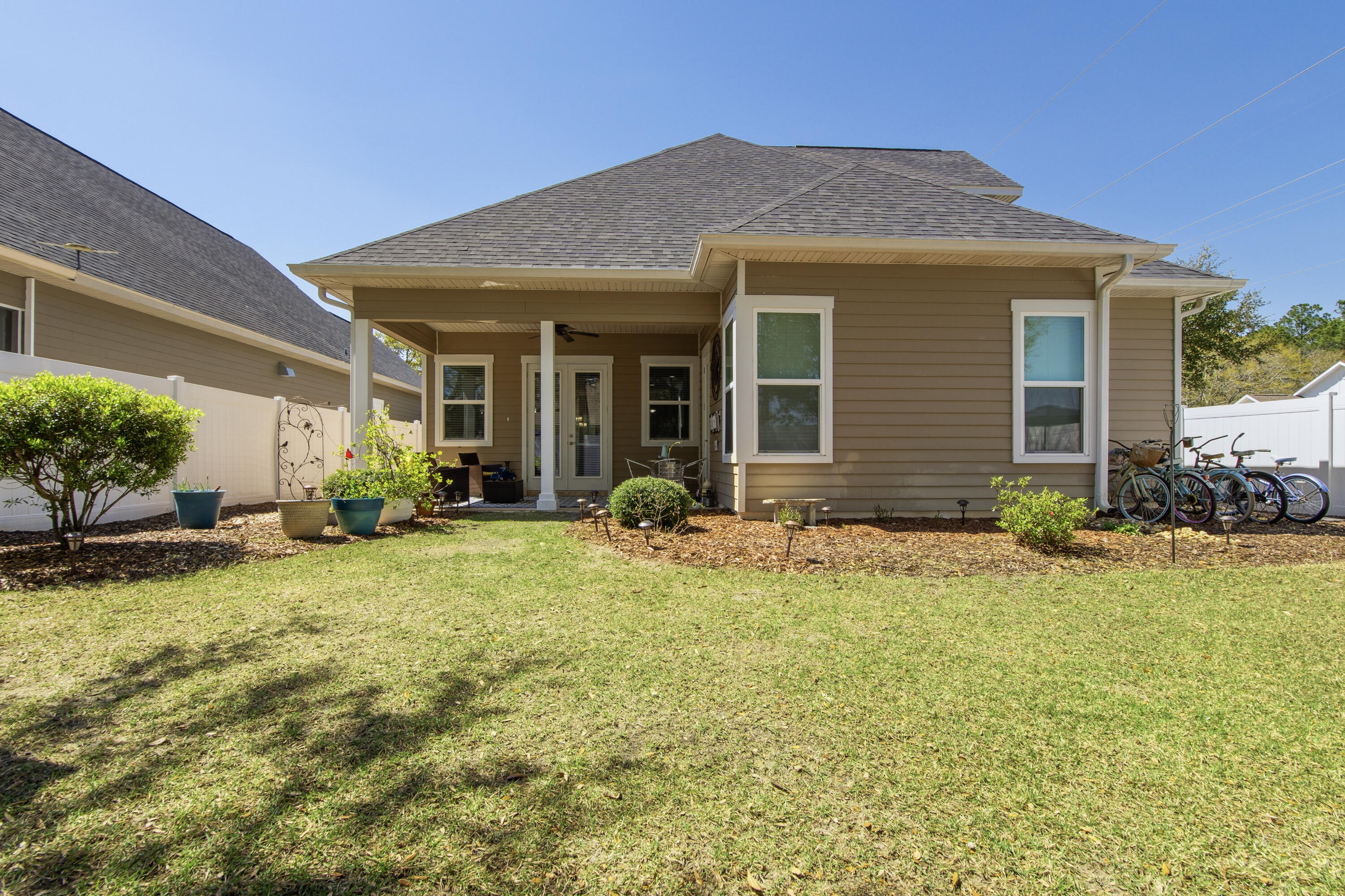 PARADISE COVE - Residential