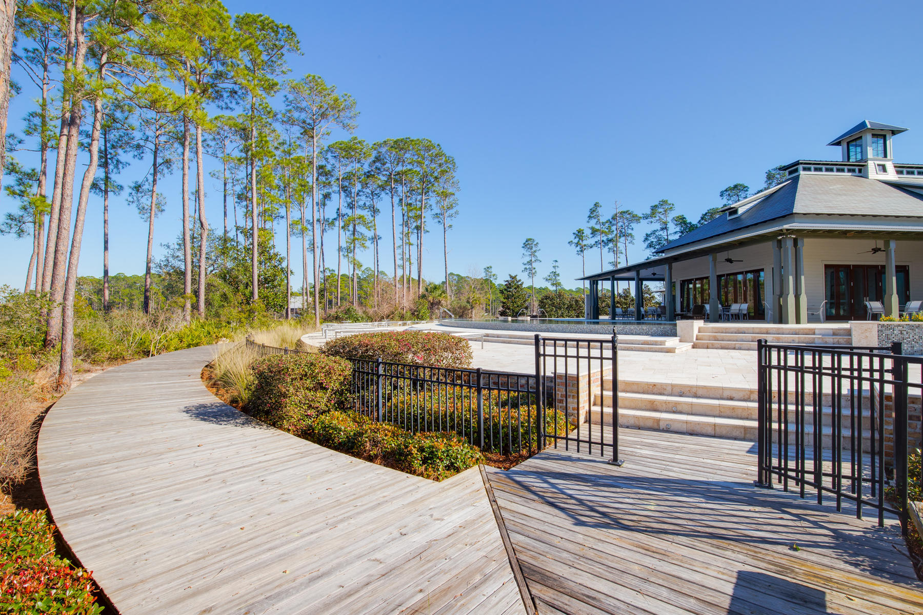 CHURCHILL OAKS - Land