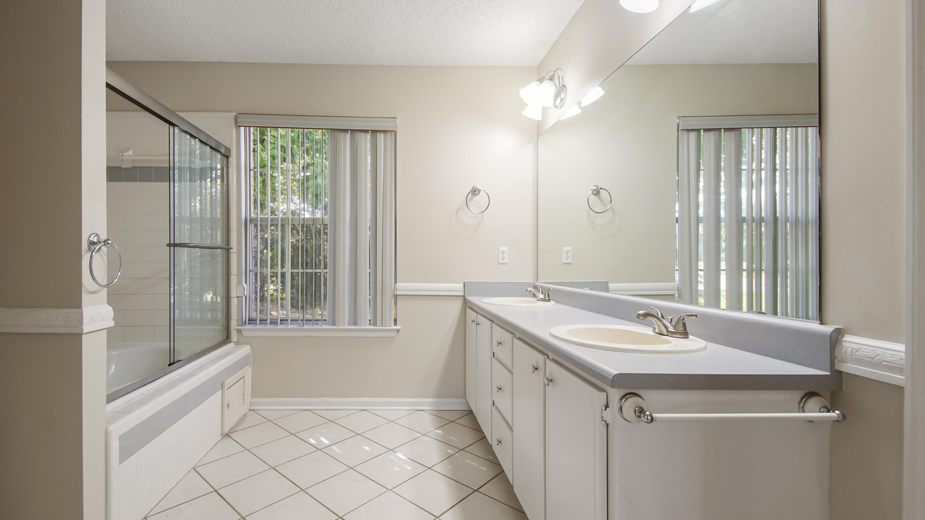 HERITAGE WOODS - Residential