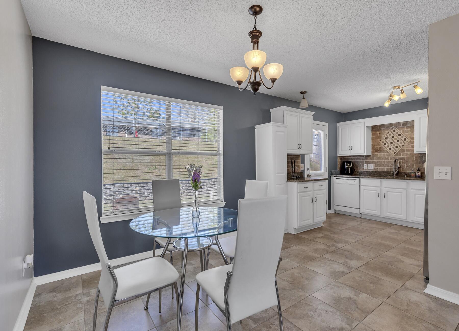 COUNTRYVIEW ESTATES 10TH ADDN - Residential Lease