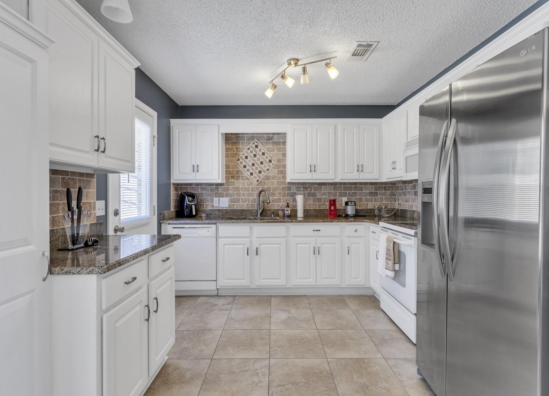 COUNTRYVIEW ESTATES 10TH ADDN - Residential Lease