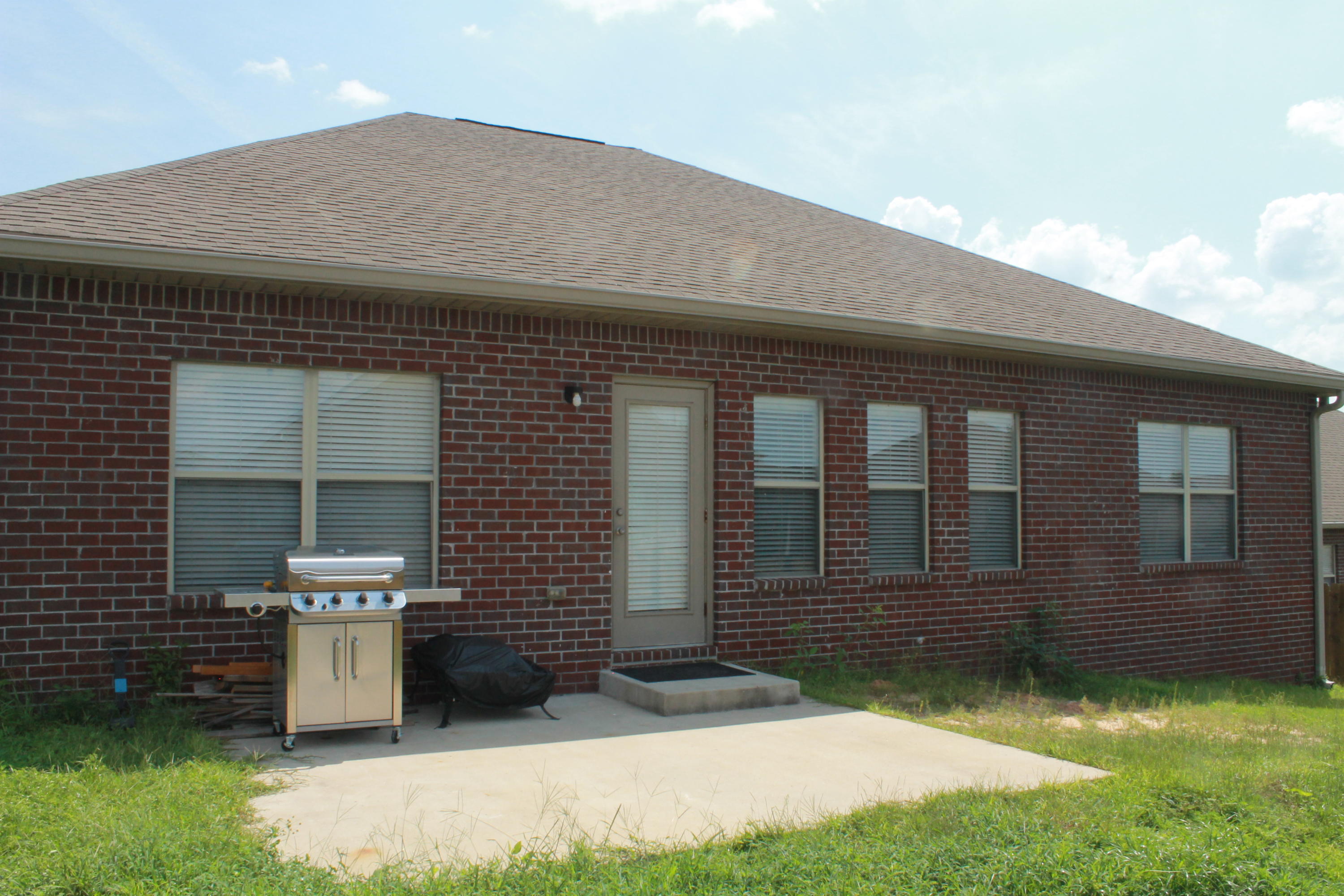 ROLLING RIDGE - Residential Lease