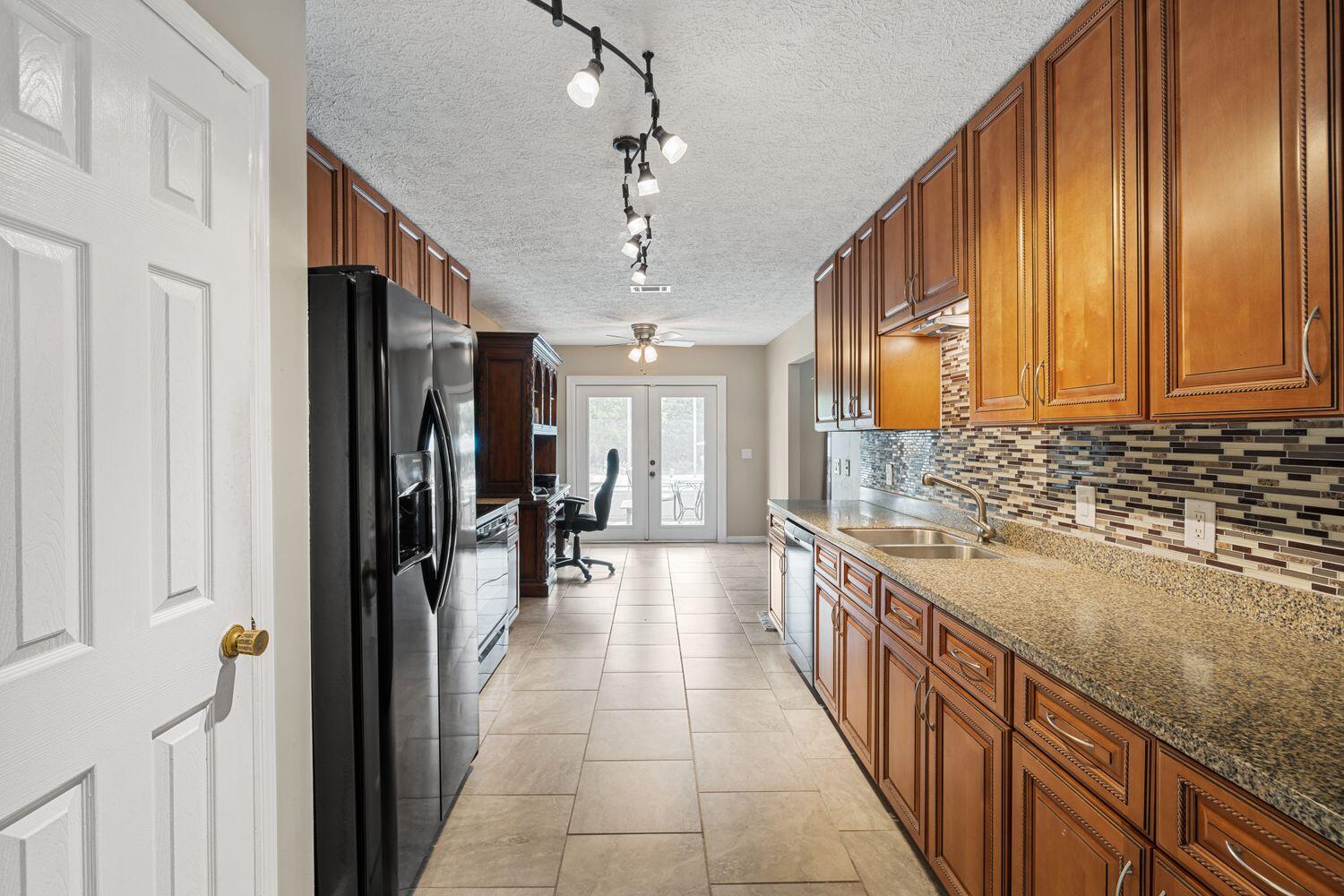 NORTH LAGOON OAKS 8TH ADDN - Residential