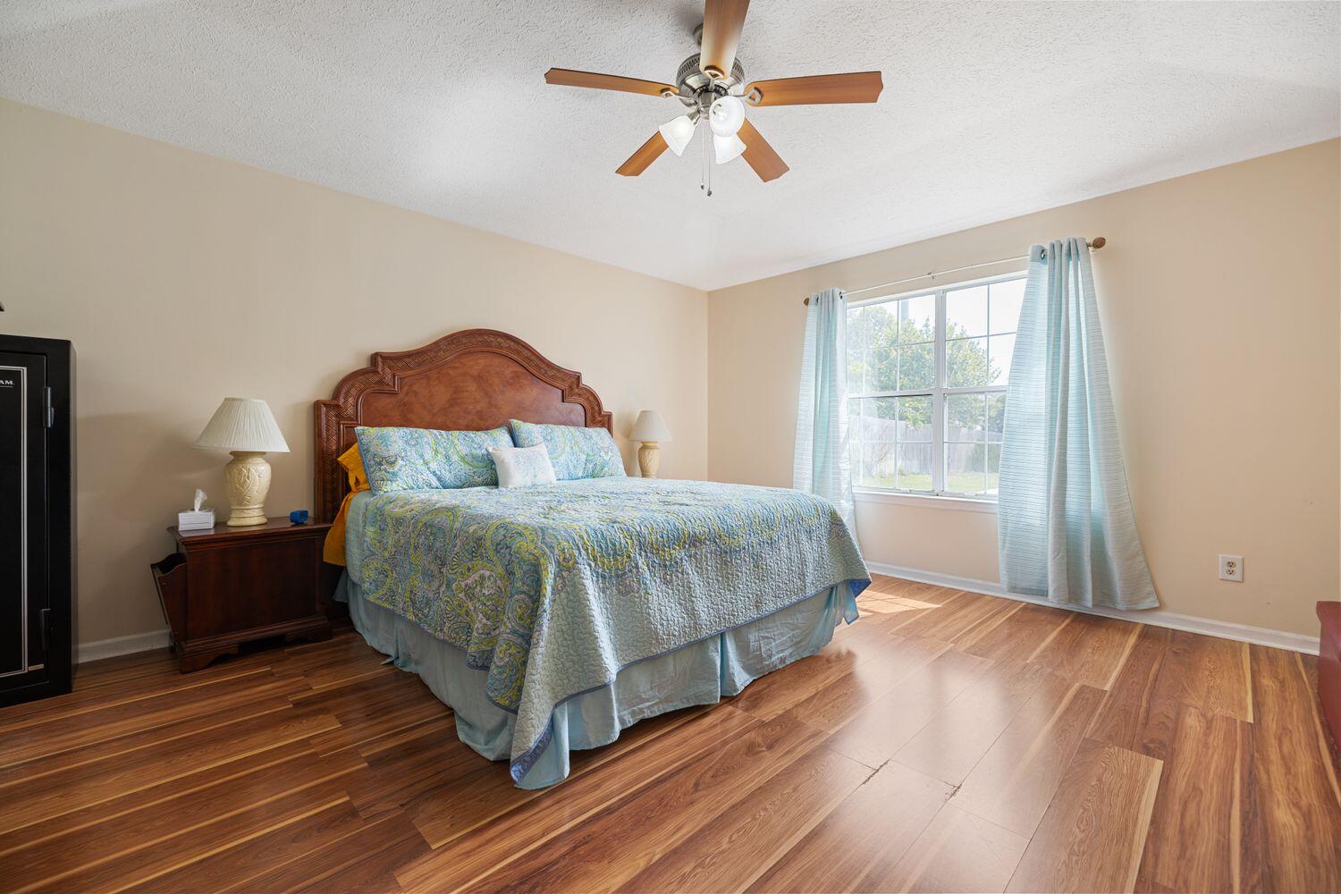 NORTH LAGOON OAKS 8TH ADDN - Residential