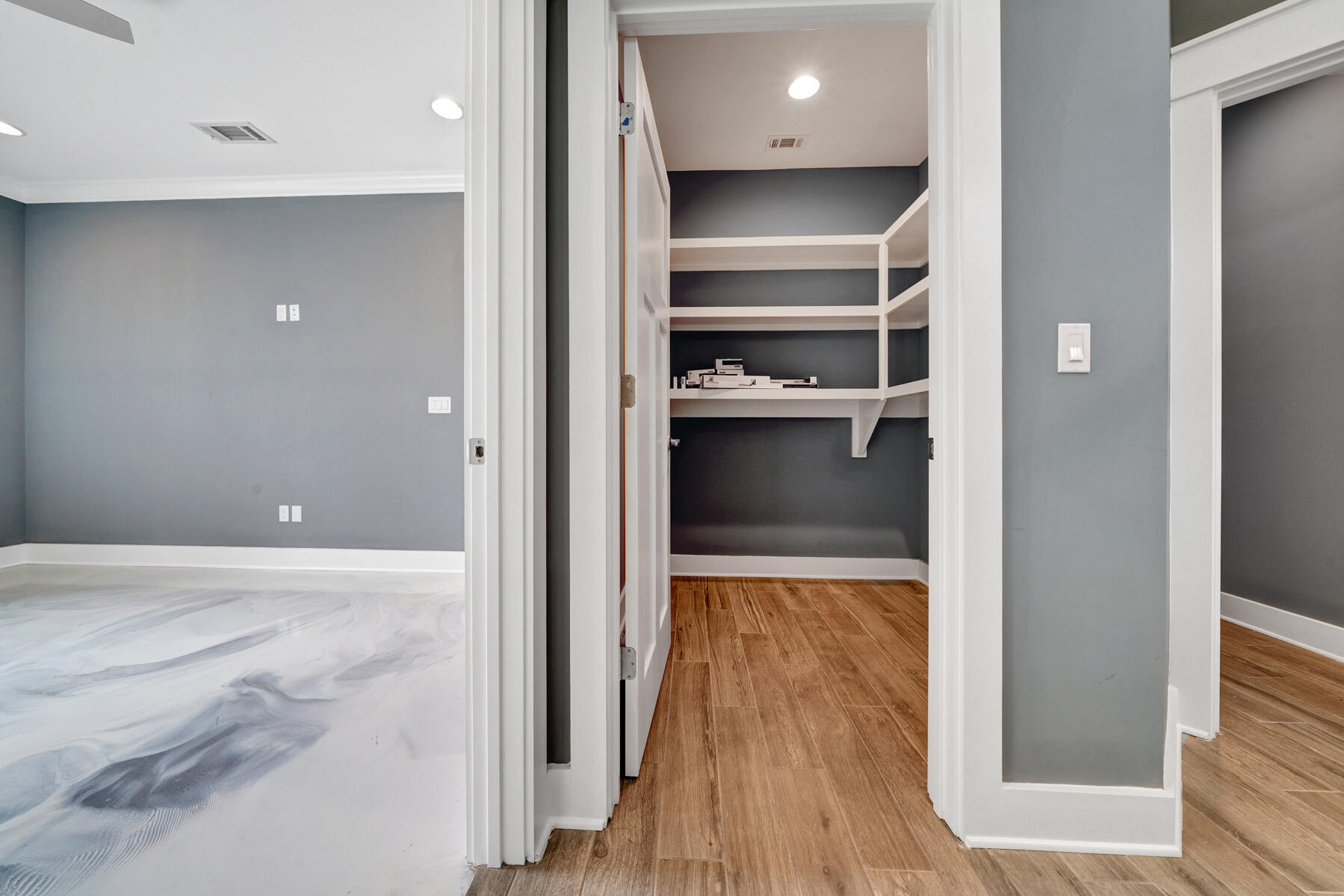 JUNIPER LAKES EST UNIT 6 OF OAKWOOD HILLS - Residential