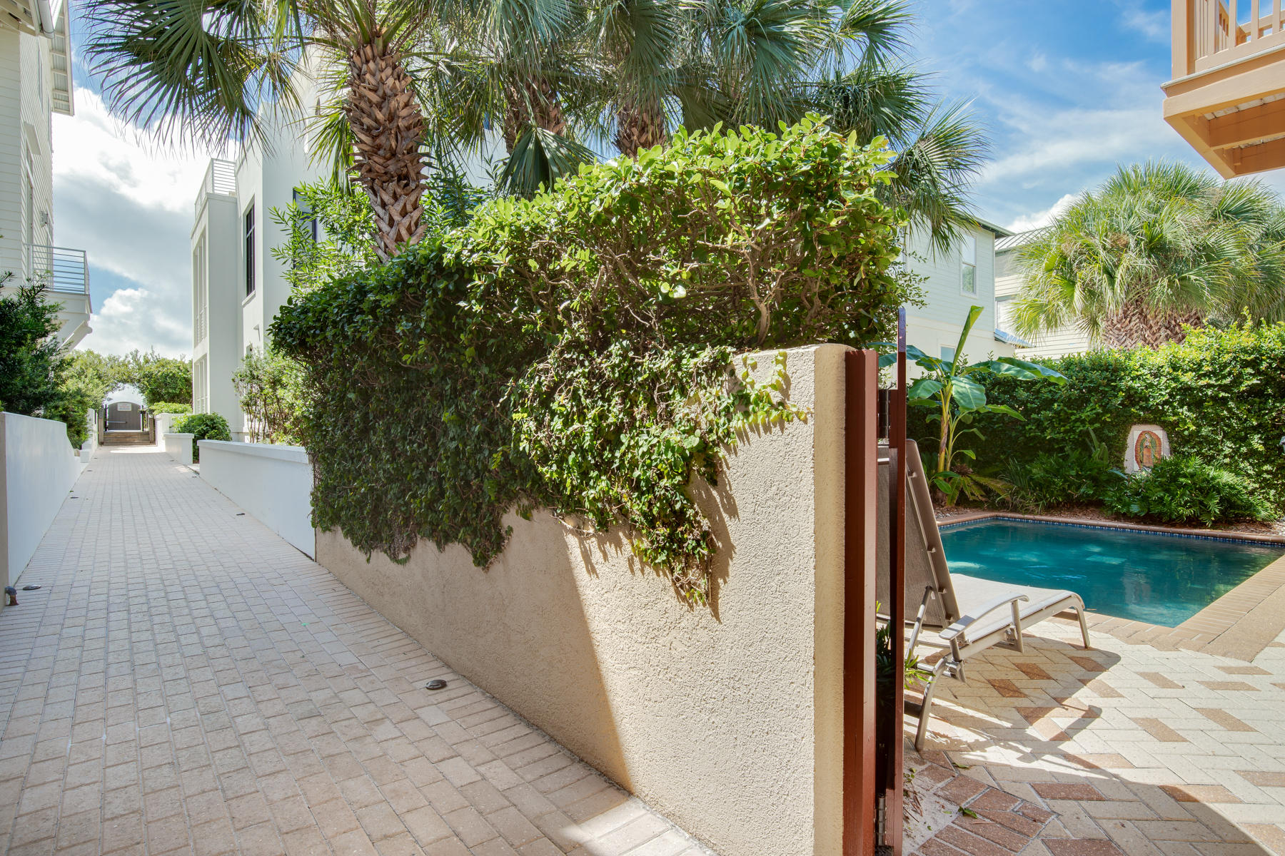 WATER'S EDGE - Residential