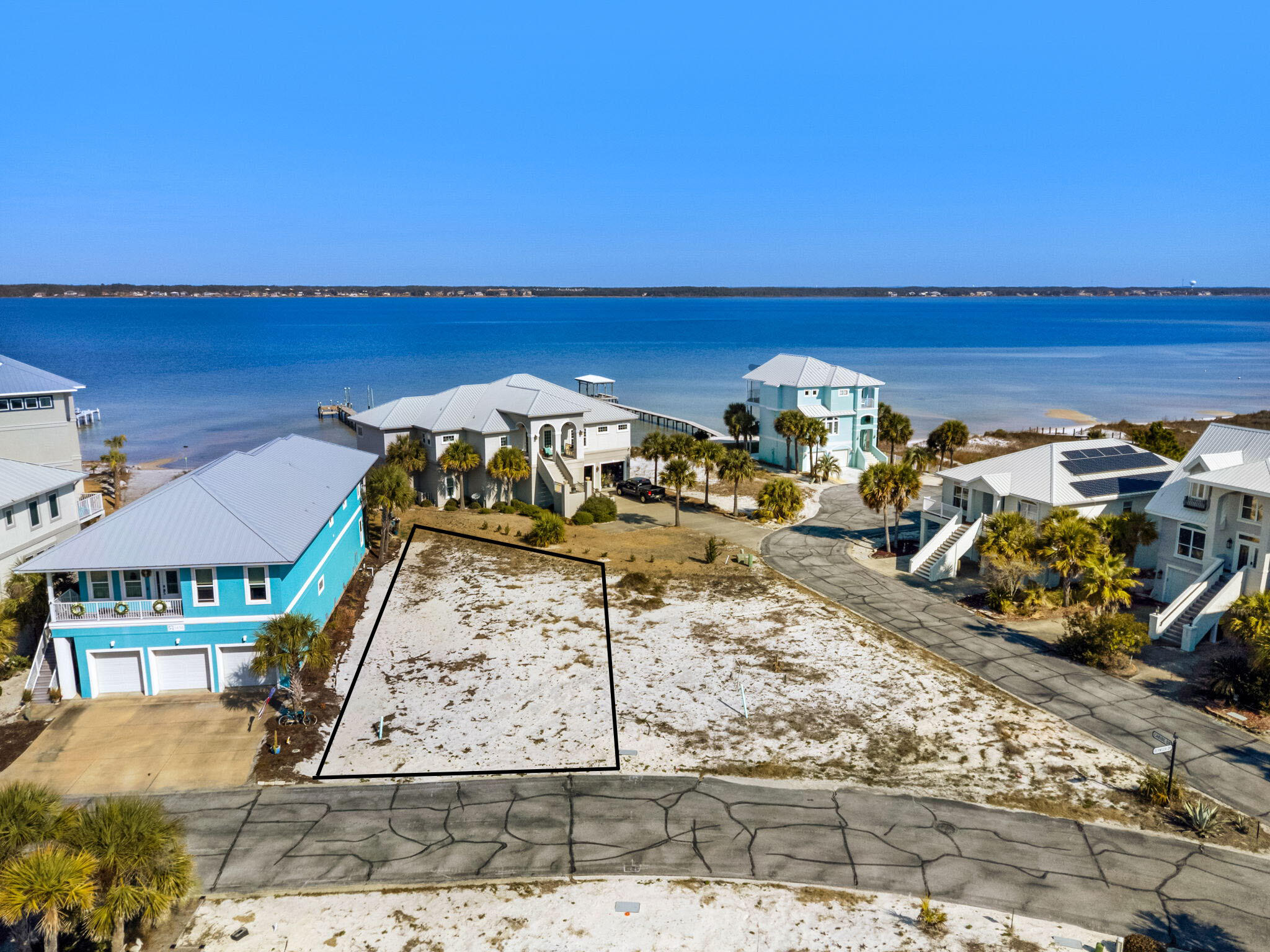 CARIBBEAN ISLES - Land