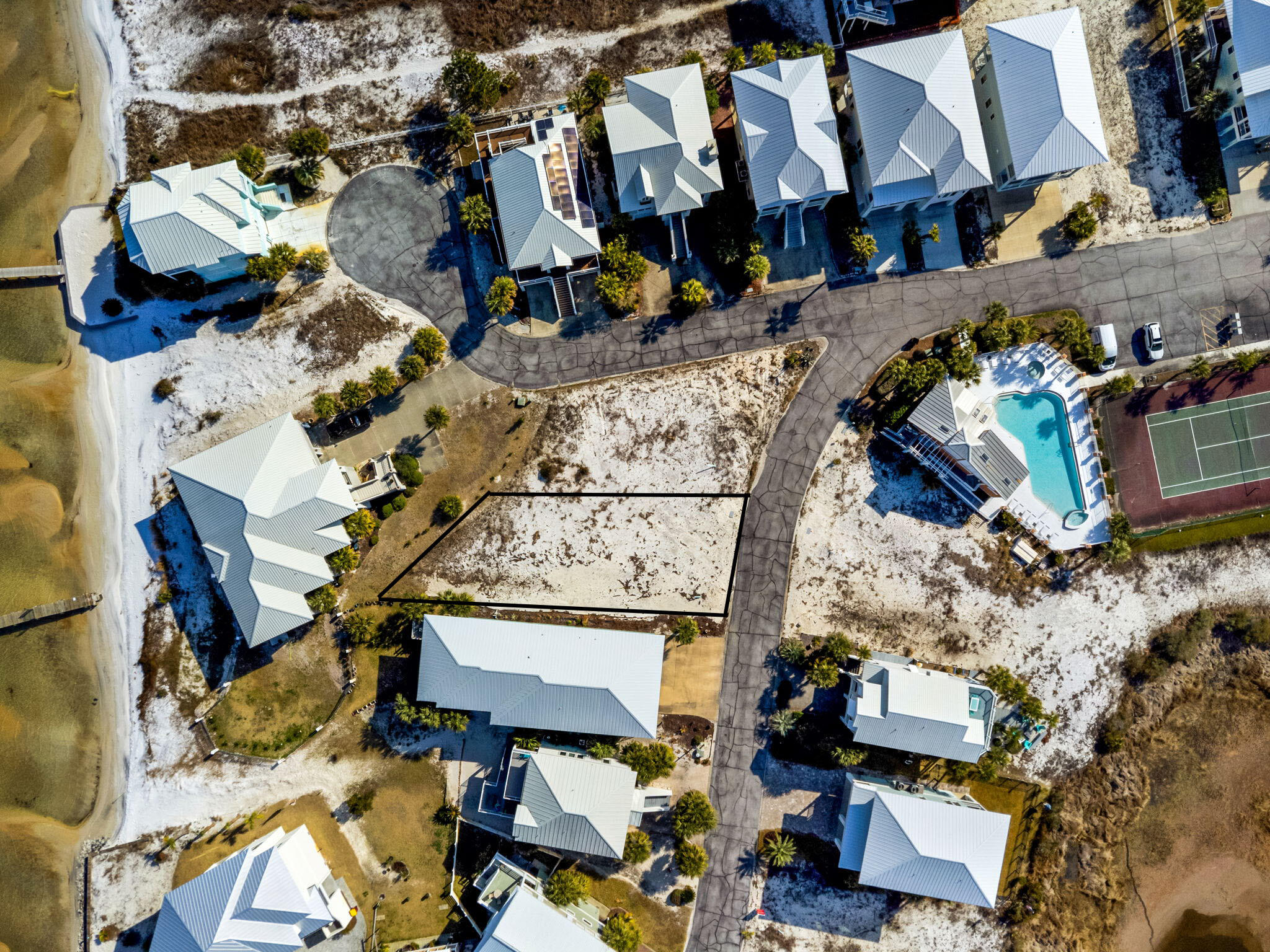 CARIBBEAN ISLES - Land