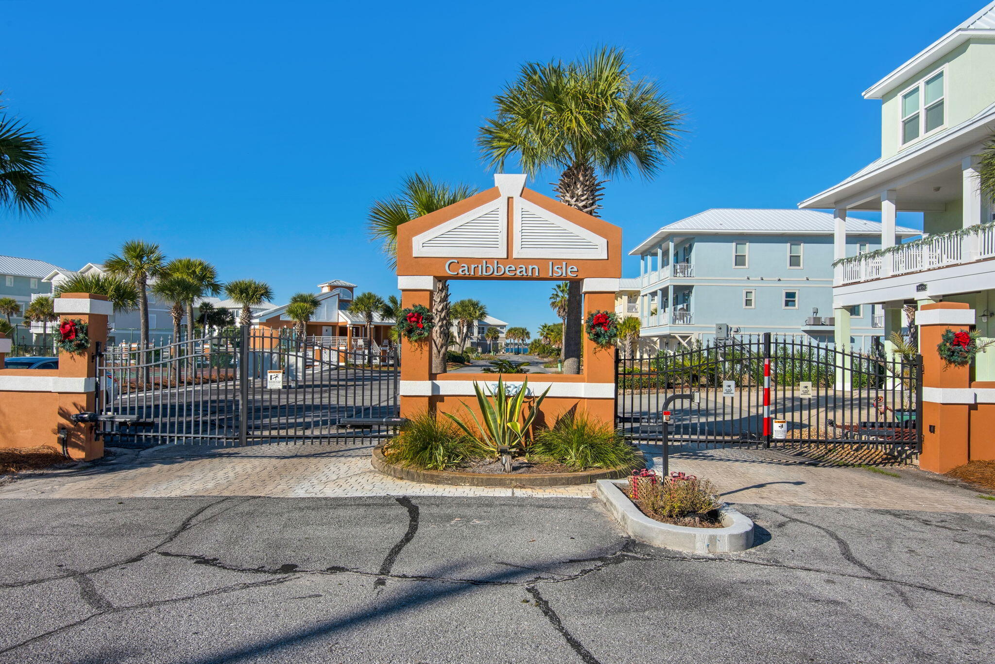 CARIBBEAN ISLES - Land