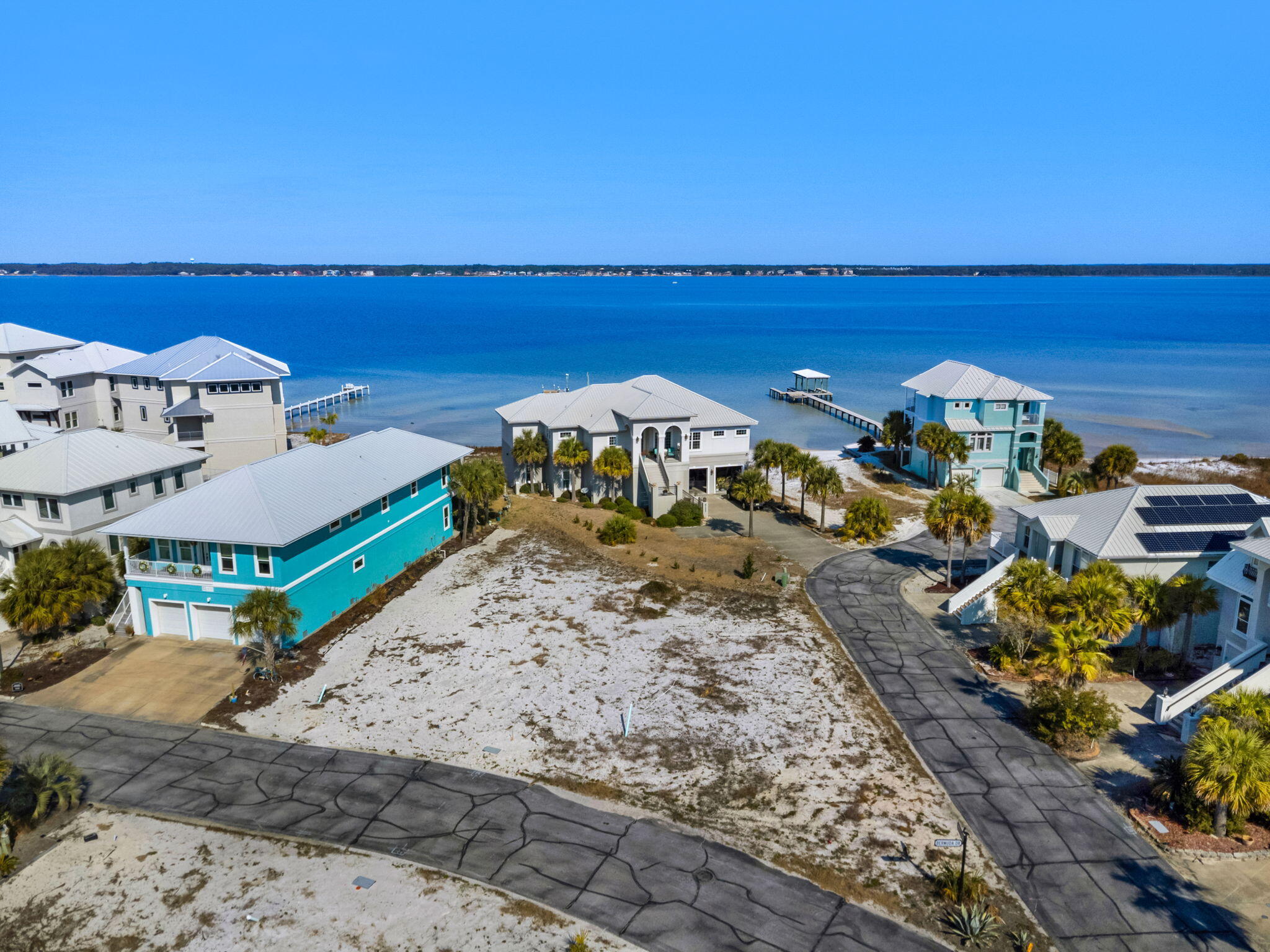 CARIBBEAN ISLES - Land