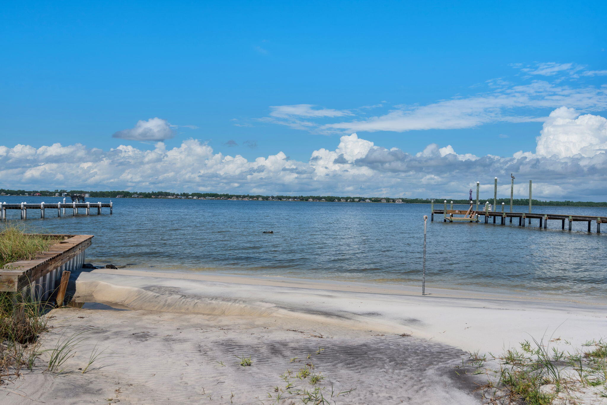 CARIBBEAN ISLES - Land