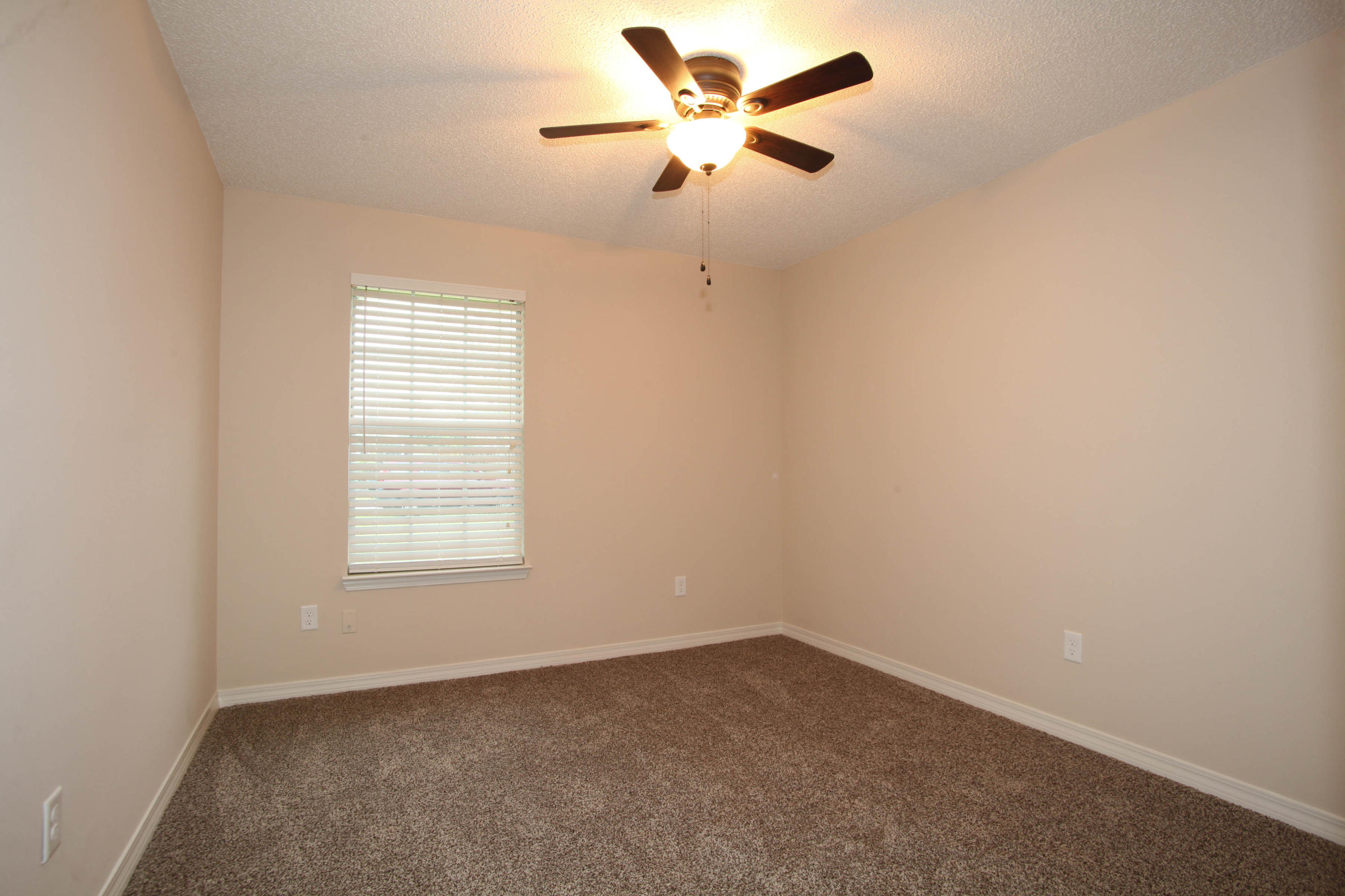 HOLLYROD PARK - Residential