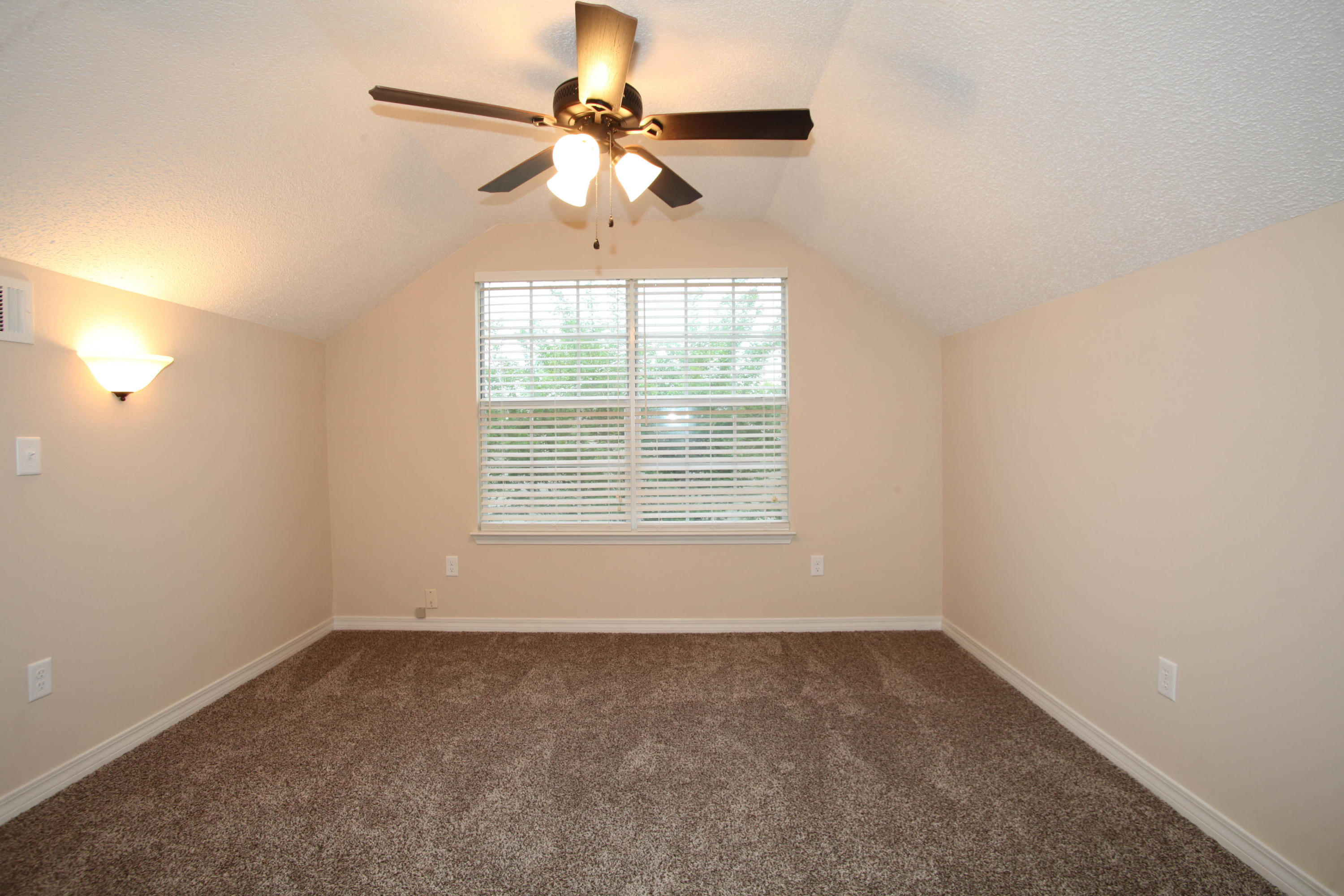 HOLLYROD PARK - Residential