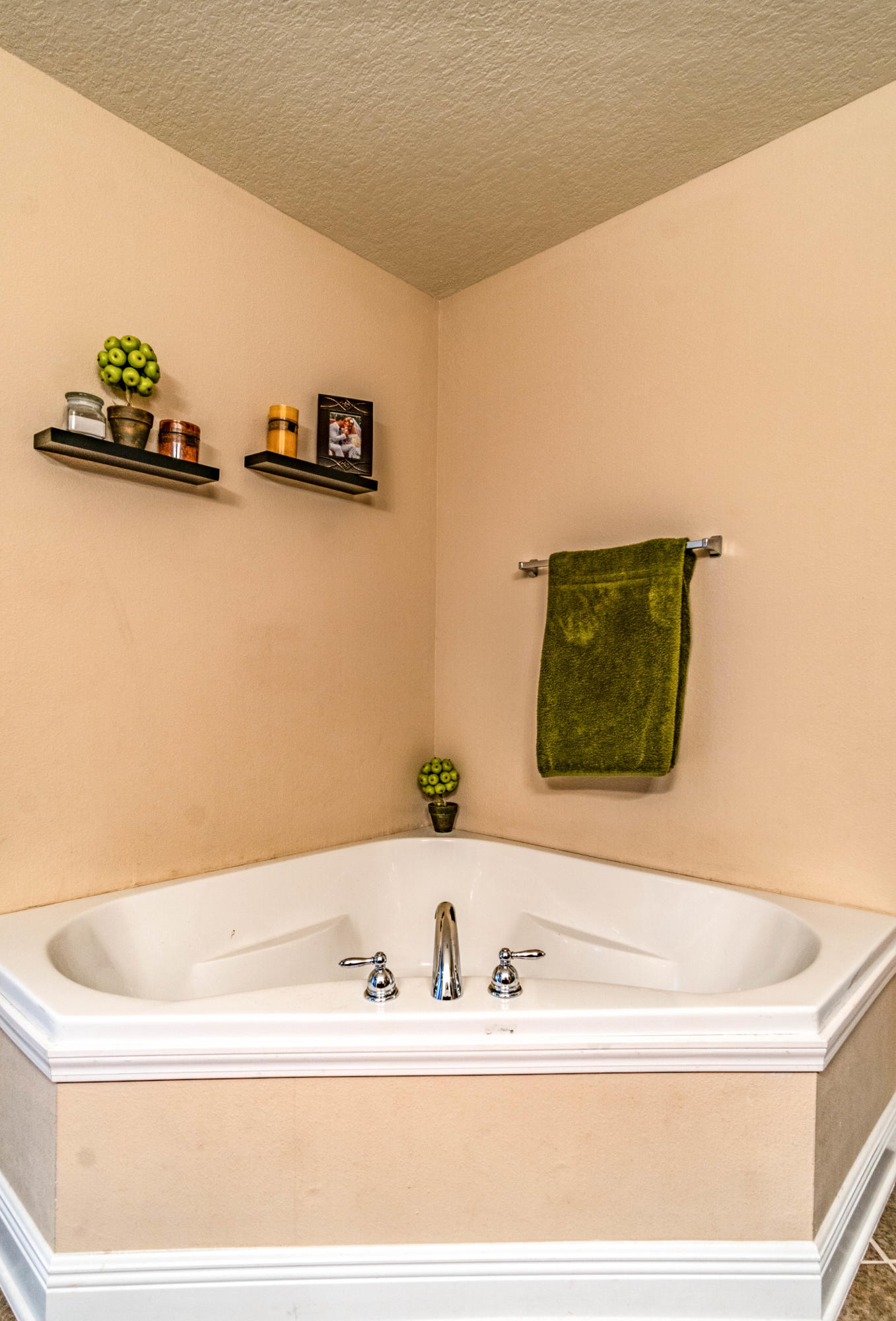 SILVER SPRINGS EST - Residential