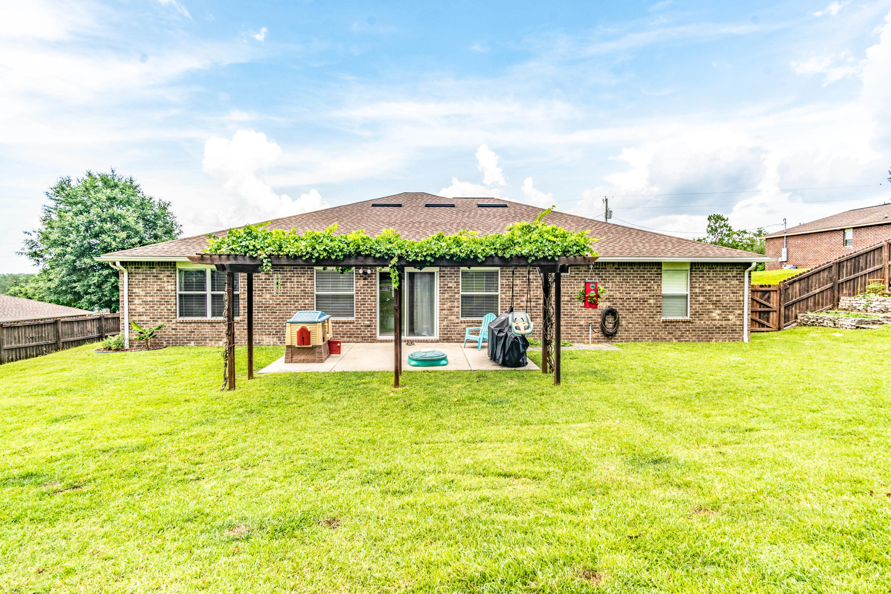 SILVER SPRINGS EST - Residential