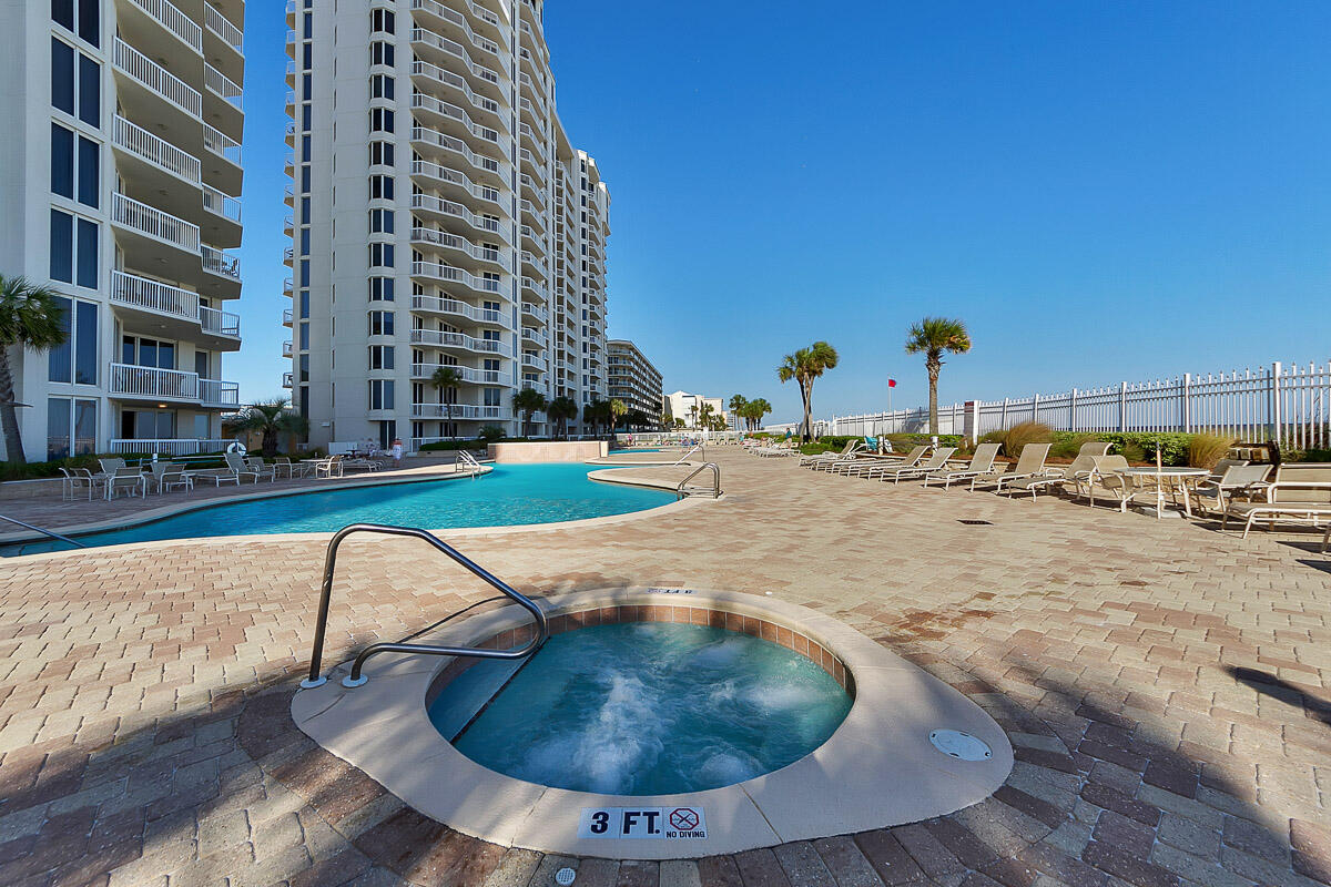 SILVER BEACH TOWERS - Residential