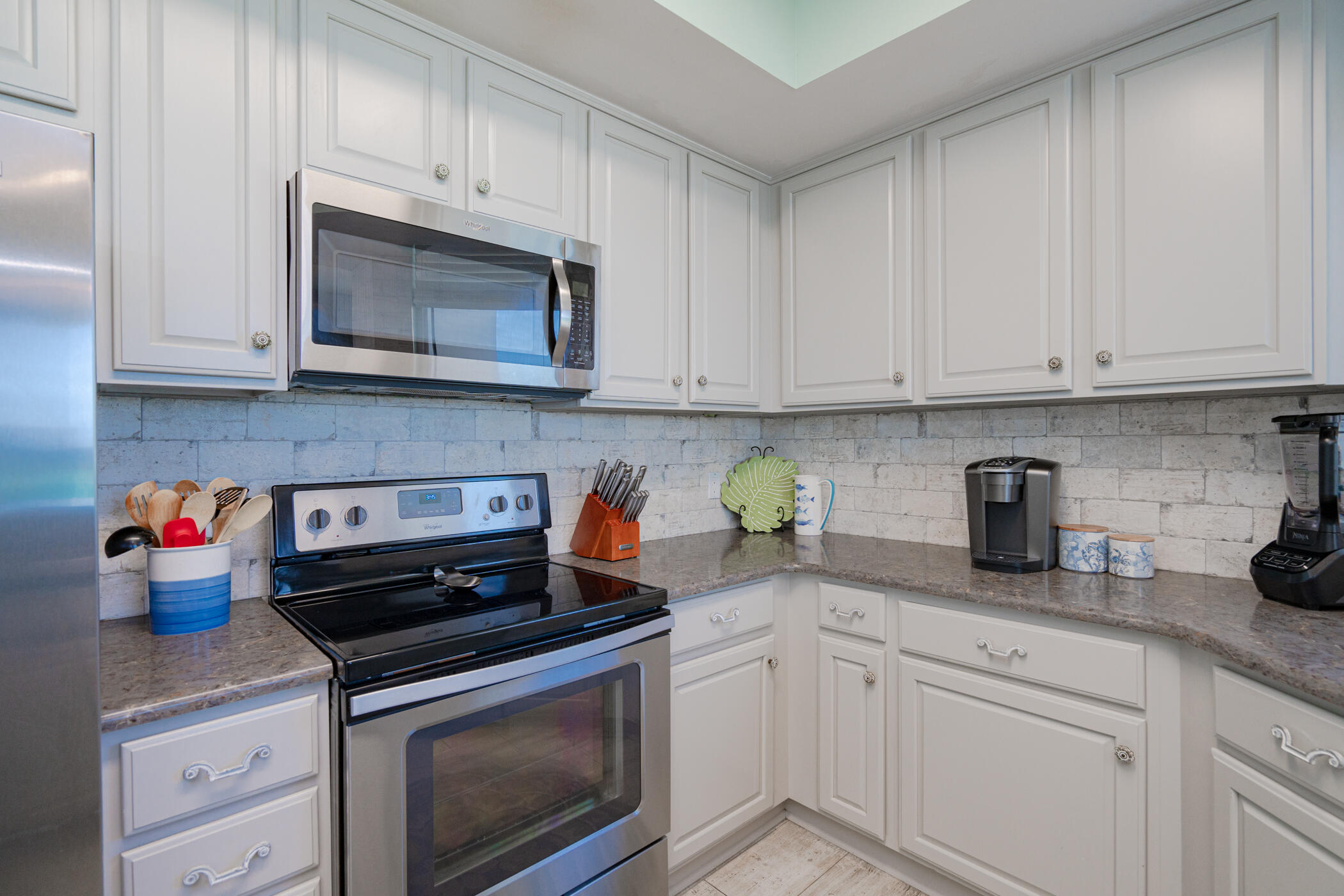 SILVER BEACH TOWERS - Residential