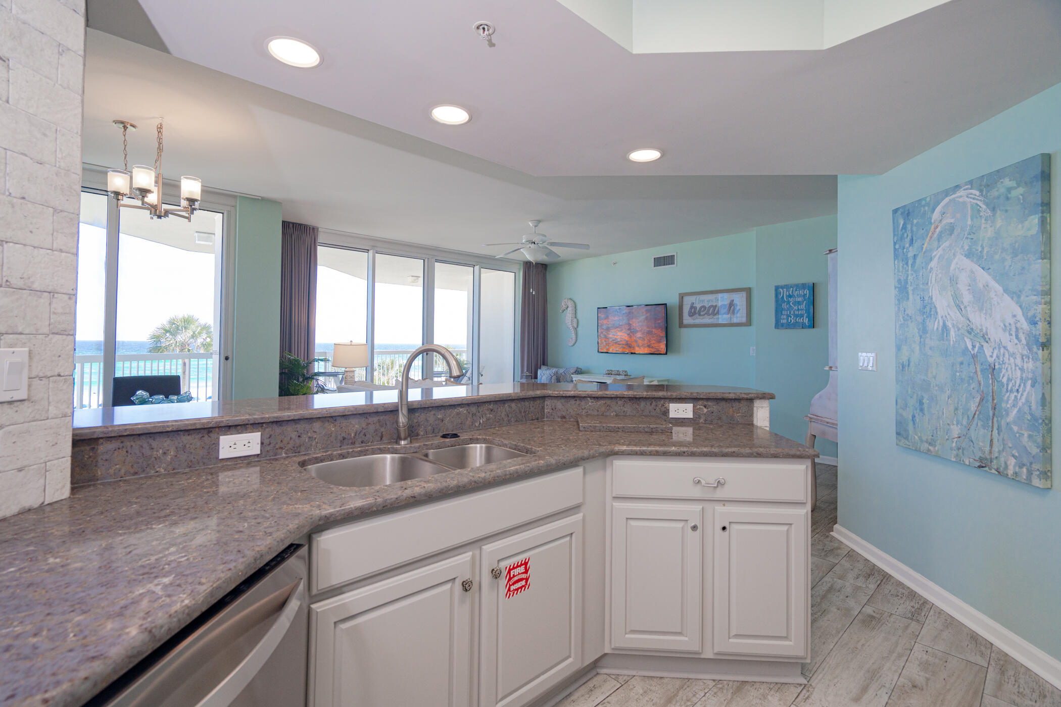 SILVER BEACH TOWERS - Residential