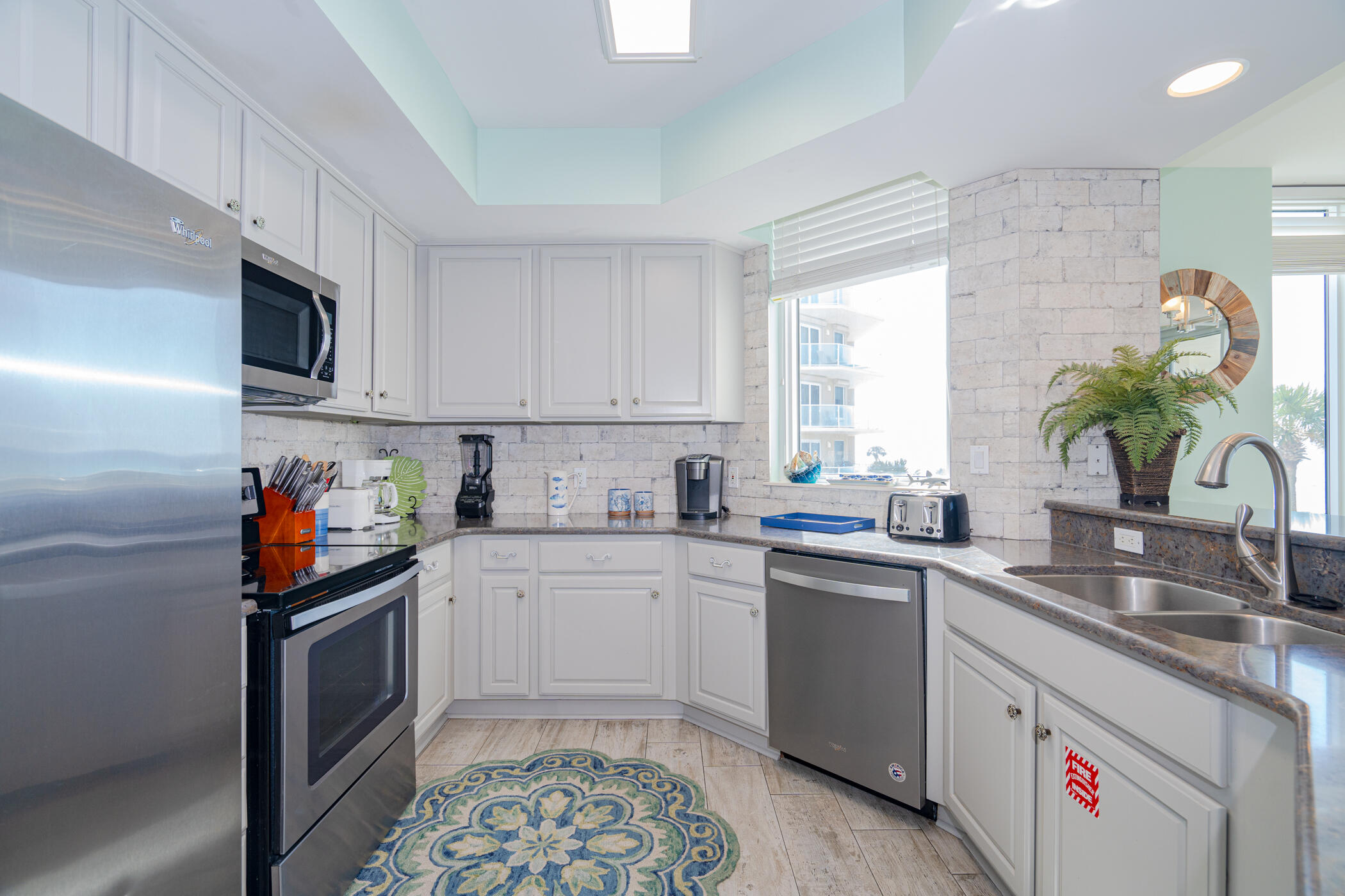 SILVER BEACH TOWERS - Residential