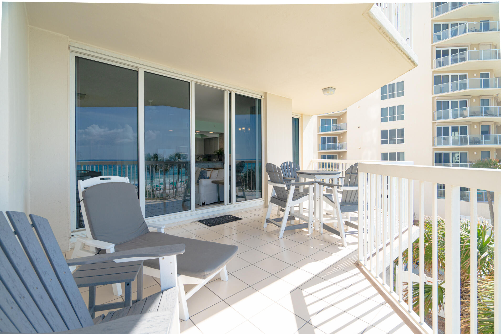 SILVER BEACH TOWERS - Residential