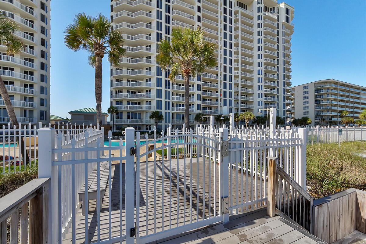 SILVER BEACH TOWERS - Residential