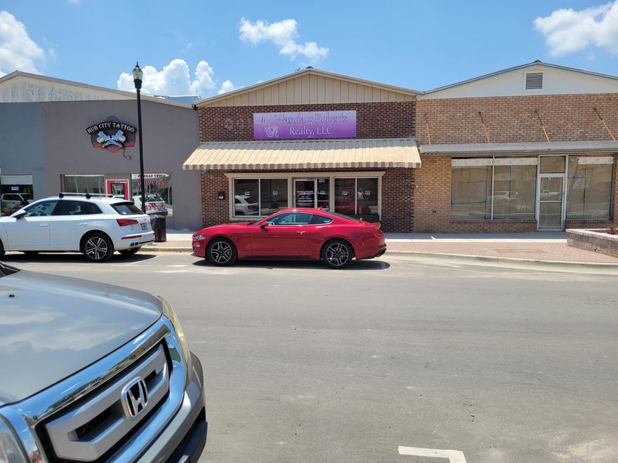 Beautiful office space located on Main St in the vicinity of everything that downtown has to offer.   This office space cannot be modified or altered in any way.