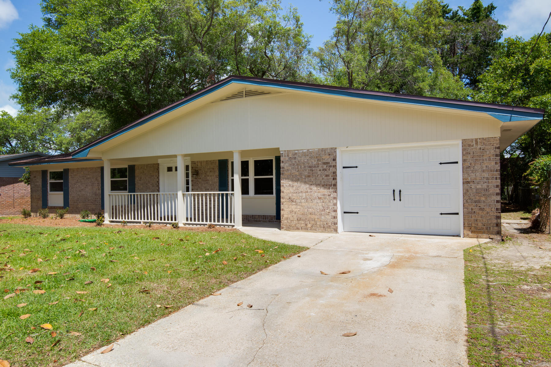 BAYOU WOODS 1ST ADD LOT 5 BLK C - Residential