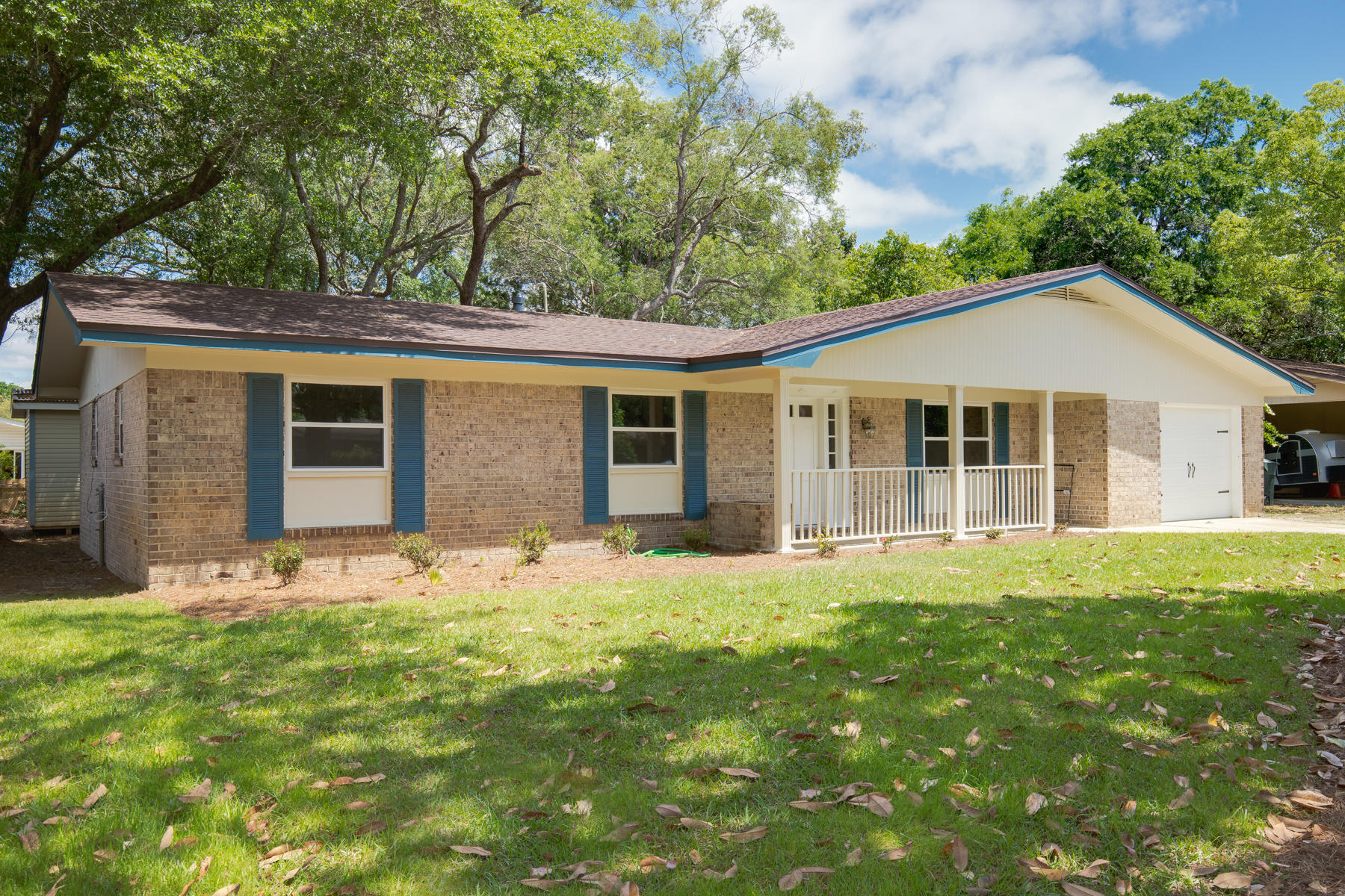 BAYOU WOODS 1ST ADD LOT 5 BLK C - Residential