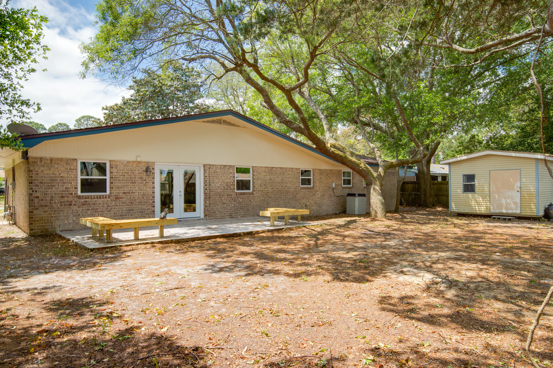 BAYOU WOODS 1ST ADD LOT 5 BLK C - Residential