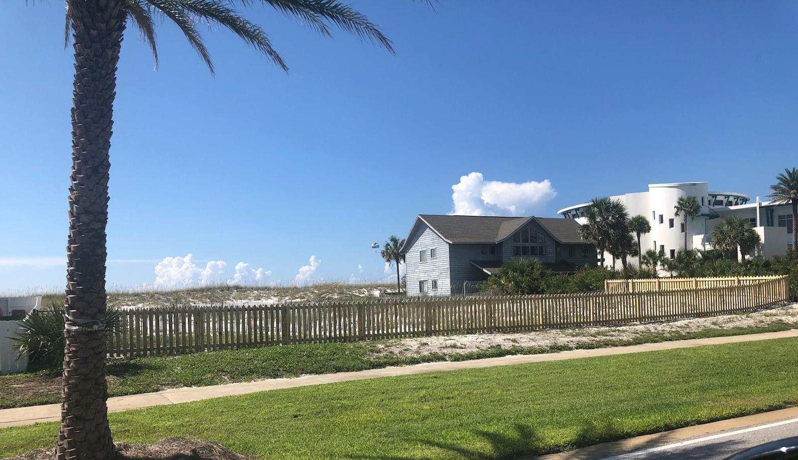 HOLIDAY ISLE - Land