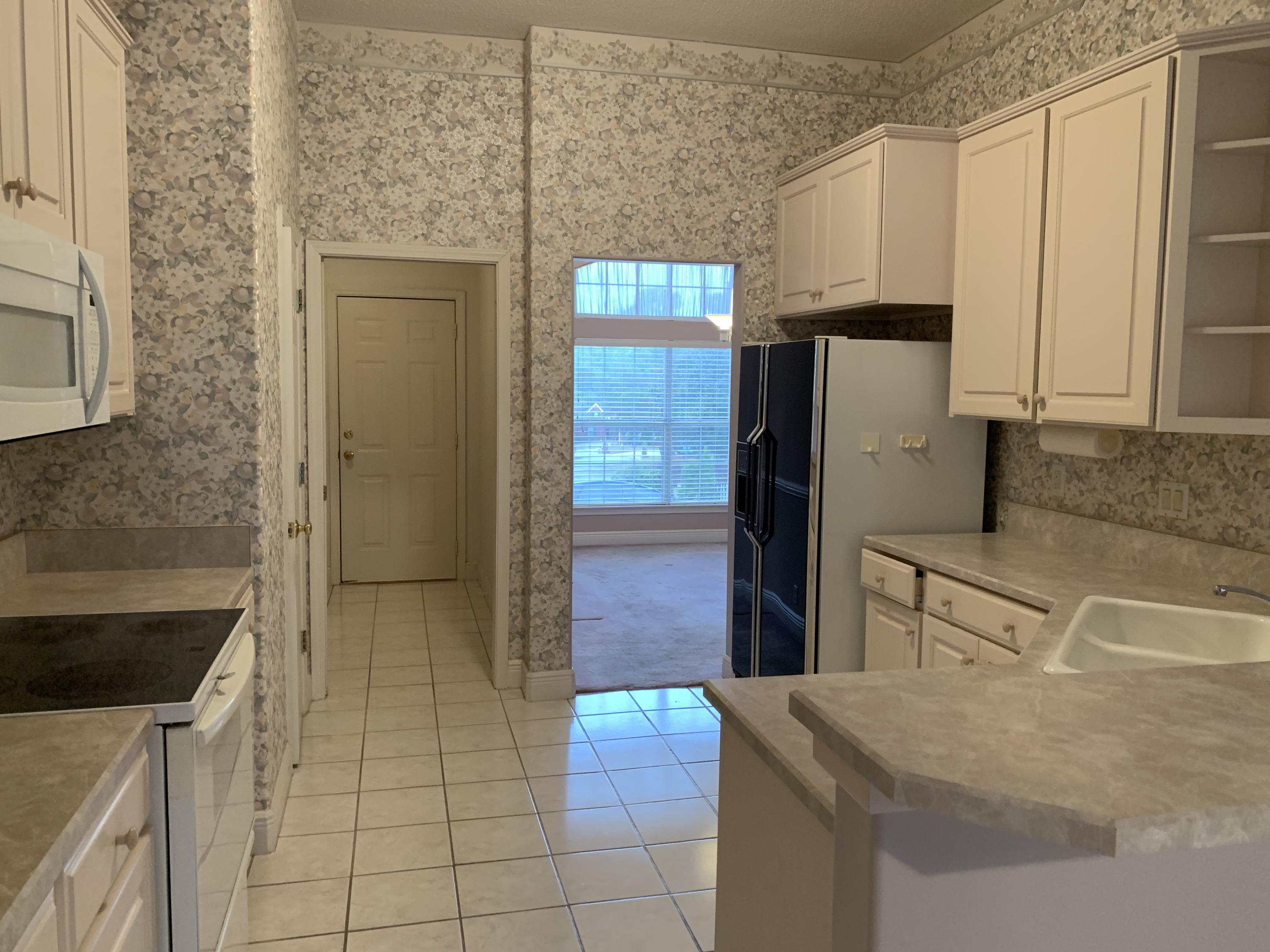 ROCKY BAYOU COUNTRY CLUB ESTATES 9 - Residential Lease