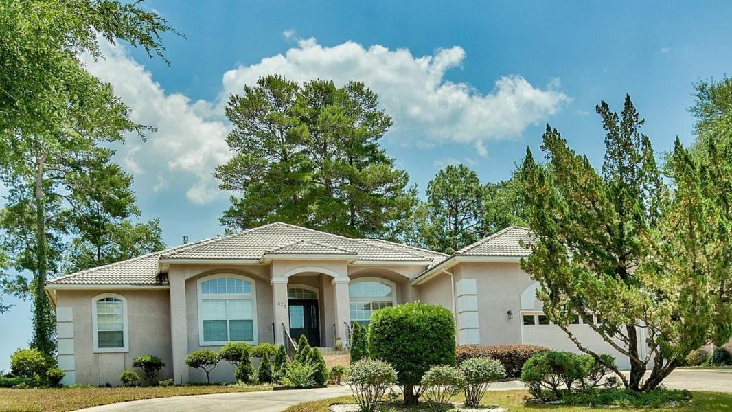 ROCKY BAYOU COUNTRY CLUB ESTATES 9 - Residential Lease