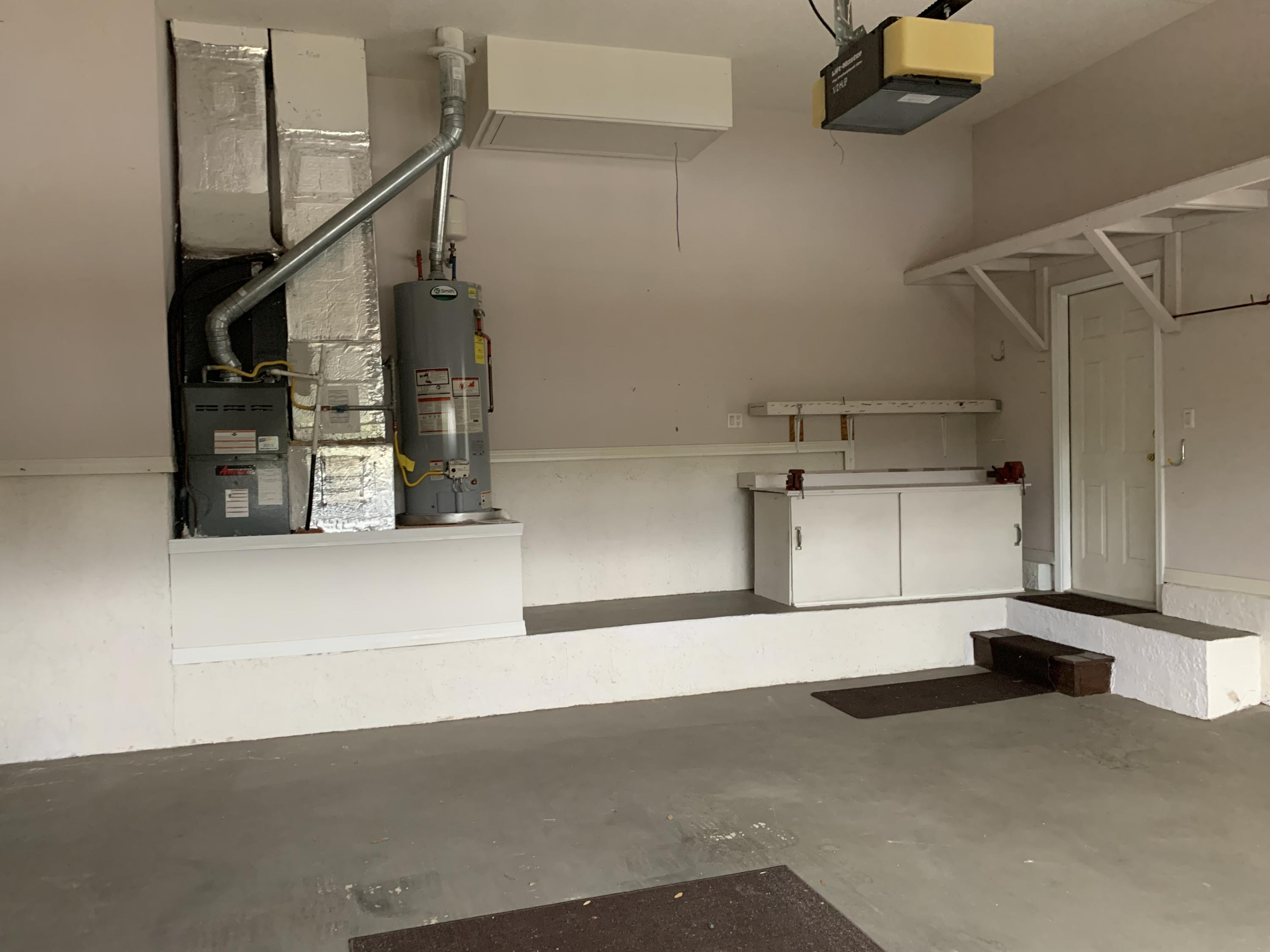 ROCKY BAYOU COUNTRY CLUB ESTATES 9 - Residential Lease