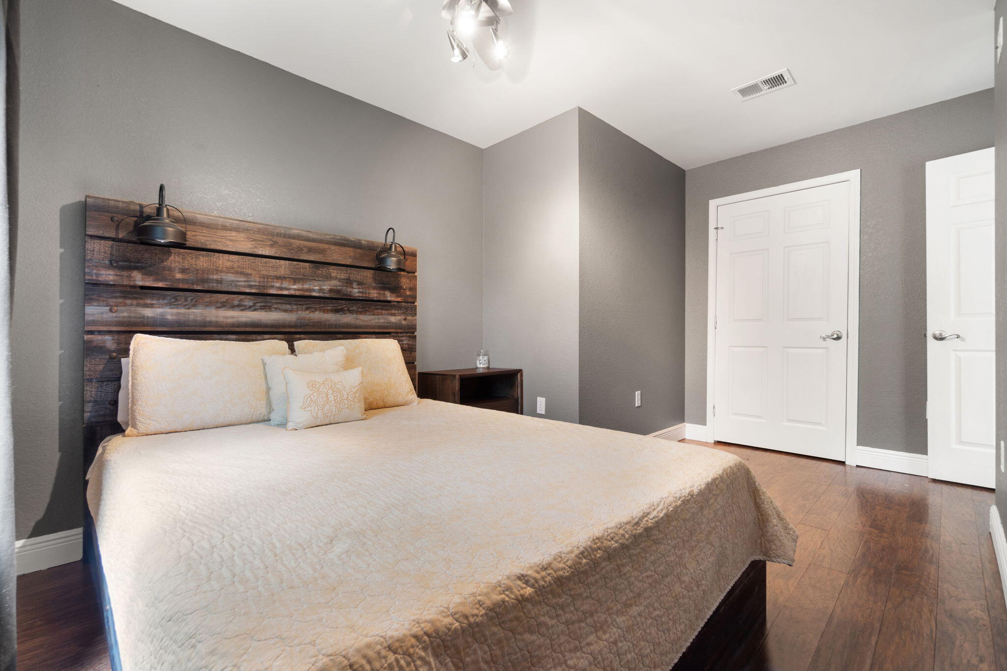 CINCO ADDN TO CRESTVIEW - Residential