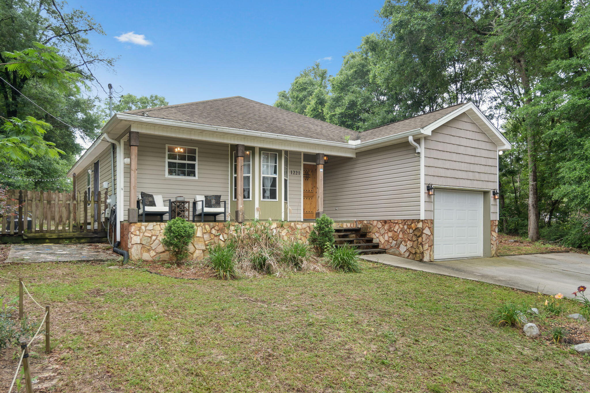 CINCO ADDN TO CRESTVIEW - Residential