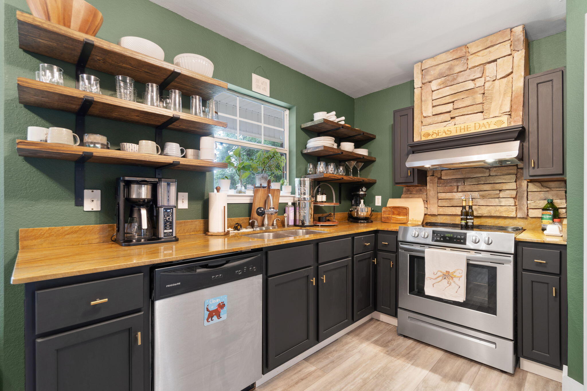 CINCO ADDN TO CRESTVIEW - Residential