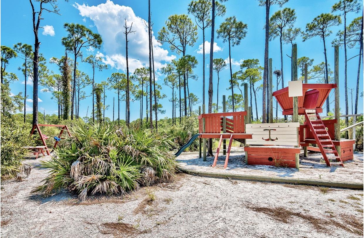 BUNGALOS AT SANDESTIN - Residential