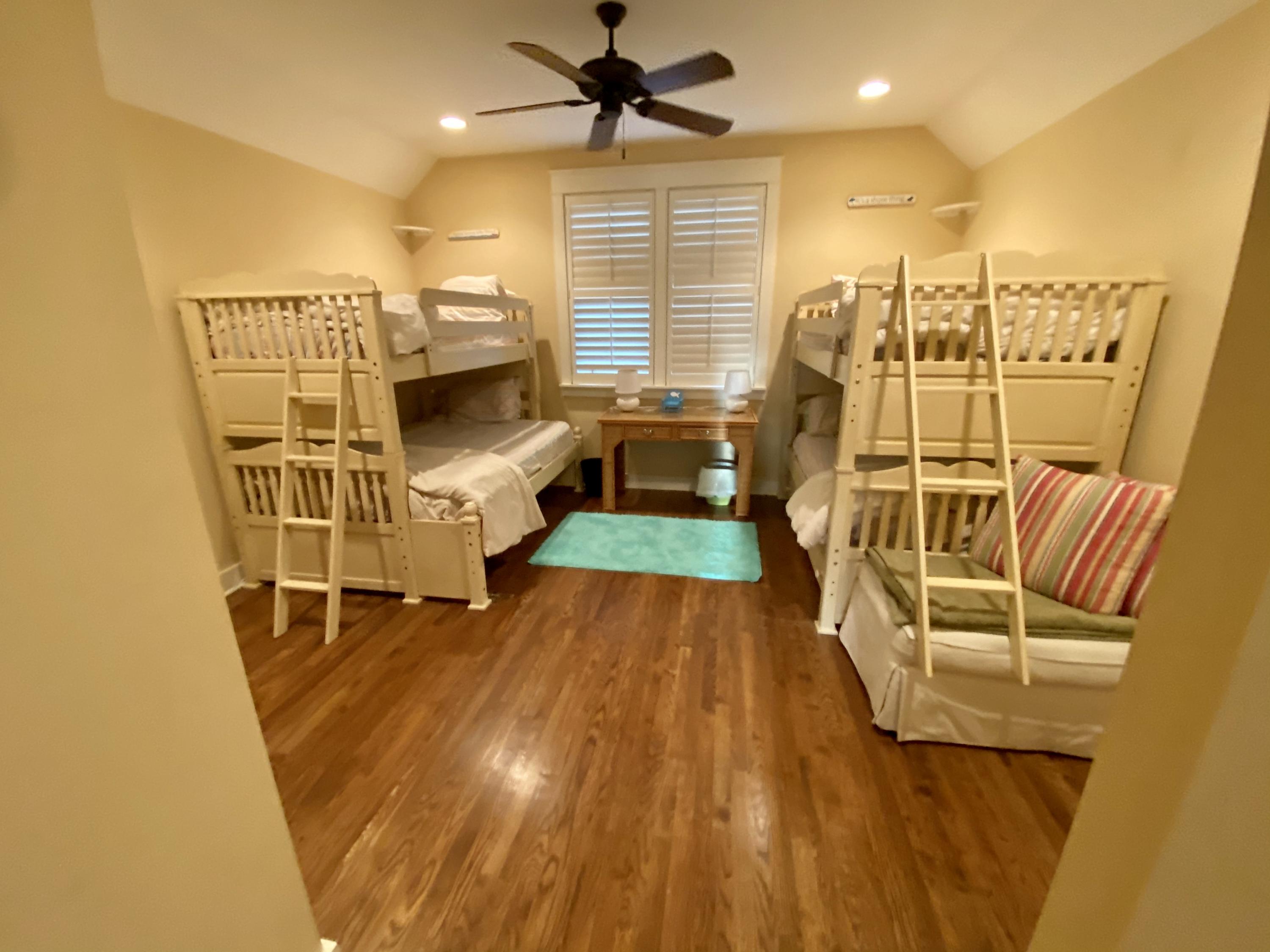 BUNGALOS AT SANDESTIN - Residential