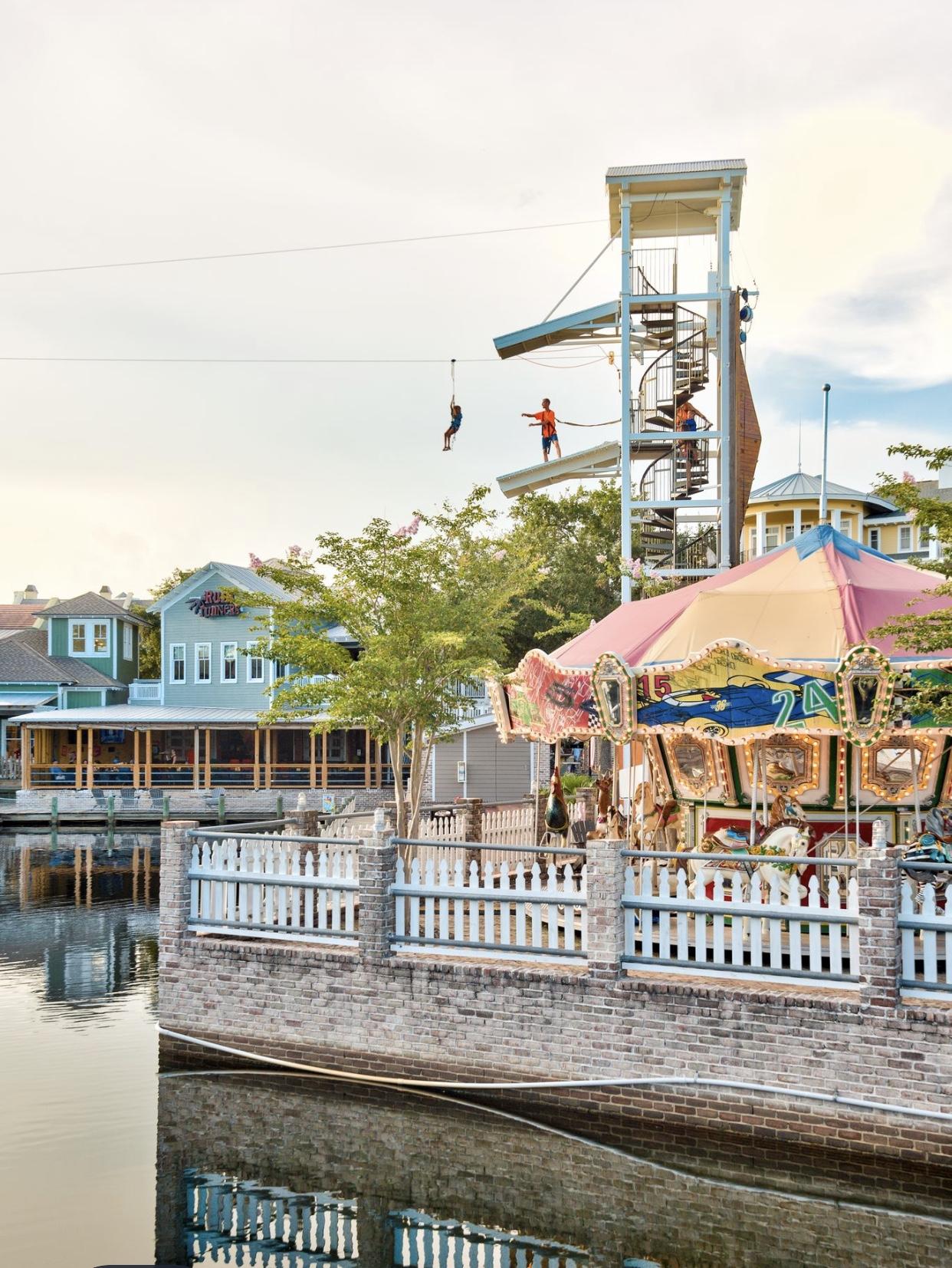 BUNGALOS AT SANDESTIN - Residential